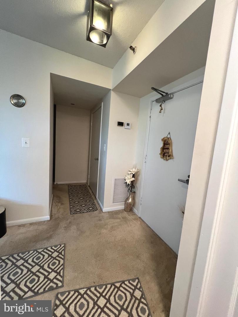 5501 SEMINARY RD #214S, FALLS CHURCH, Virginia 22041, 2 Bedrooms Bedrooms, ,1 BathroomBathrooms,Residential,For sale,5501 SEMINARY RD #214S,VAFX2257548 MLS # VAFX2257548