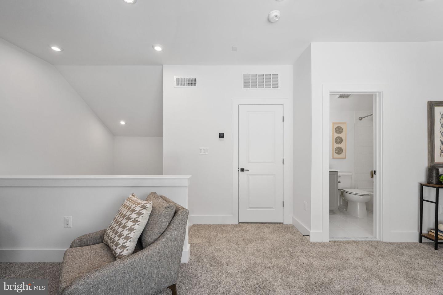 9424 DANDELION DR, LORTON, Virginia 22079, 3 Bedrooms Bedrooms, ,3 BathroomsBathrooms,Residential,For sale,9424 DANDELION DR,VAFX2257550 MLS # VAFX2257550