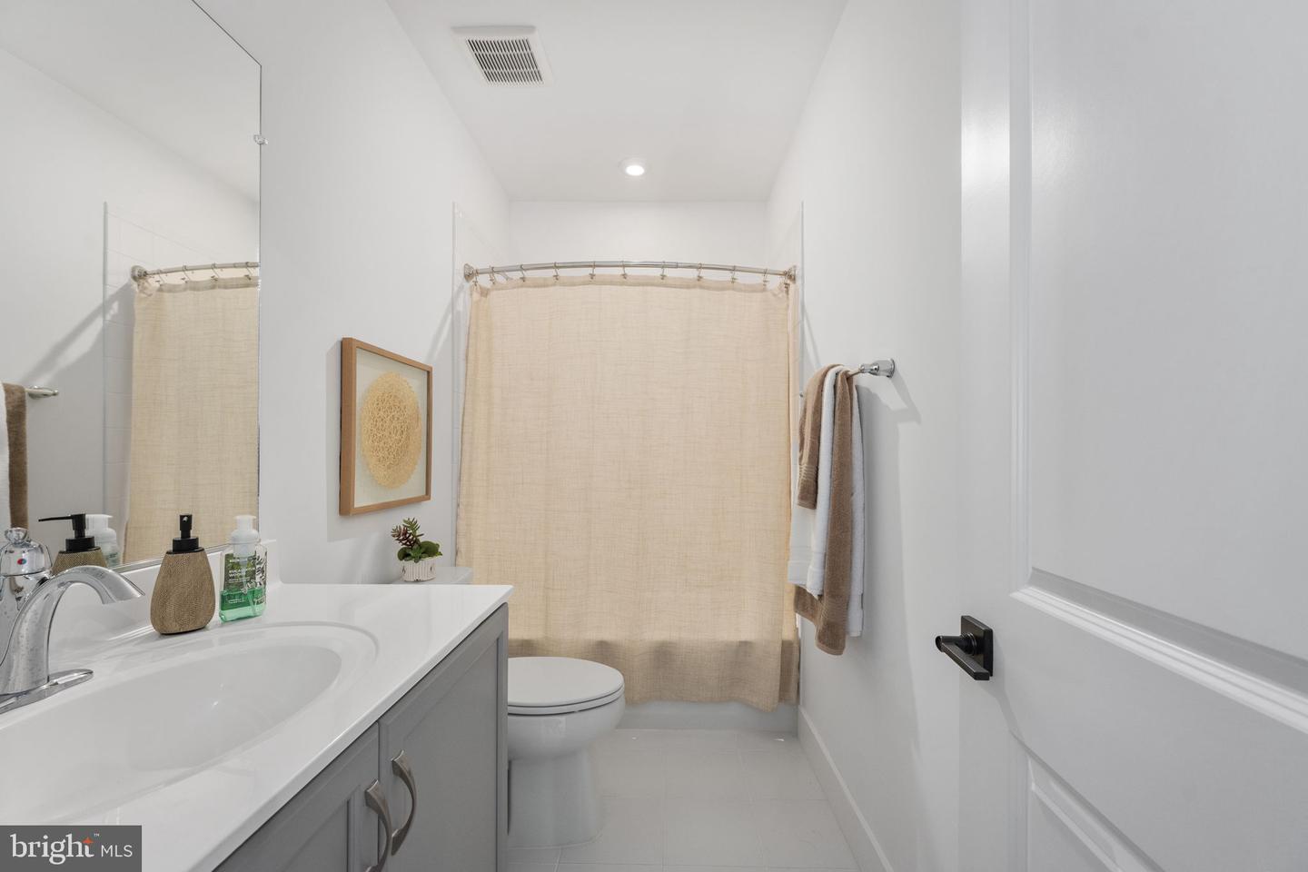 9424 DANDELION DR, LORTON, Virginia 22079, 3 Bedrooms Bedrooms, ,3 BathroomsBathrooms,Residential,For sale,9424 DANDELION DR,VAFX2257550 MLS # VAFX2257550