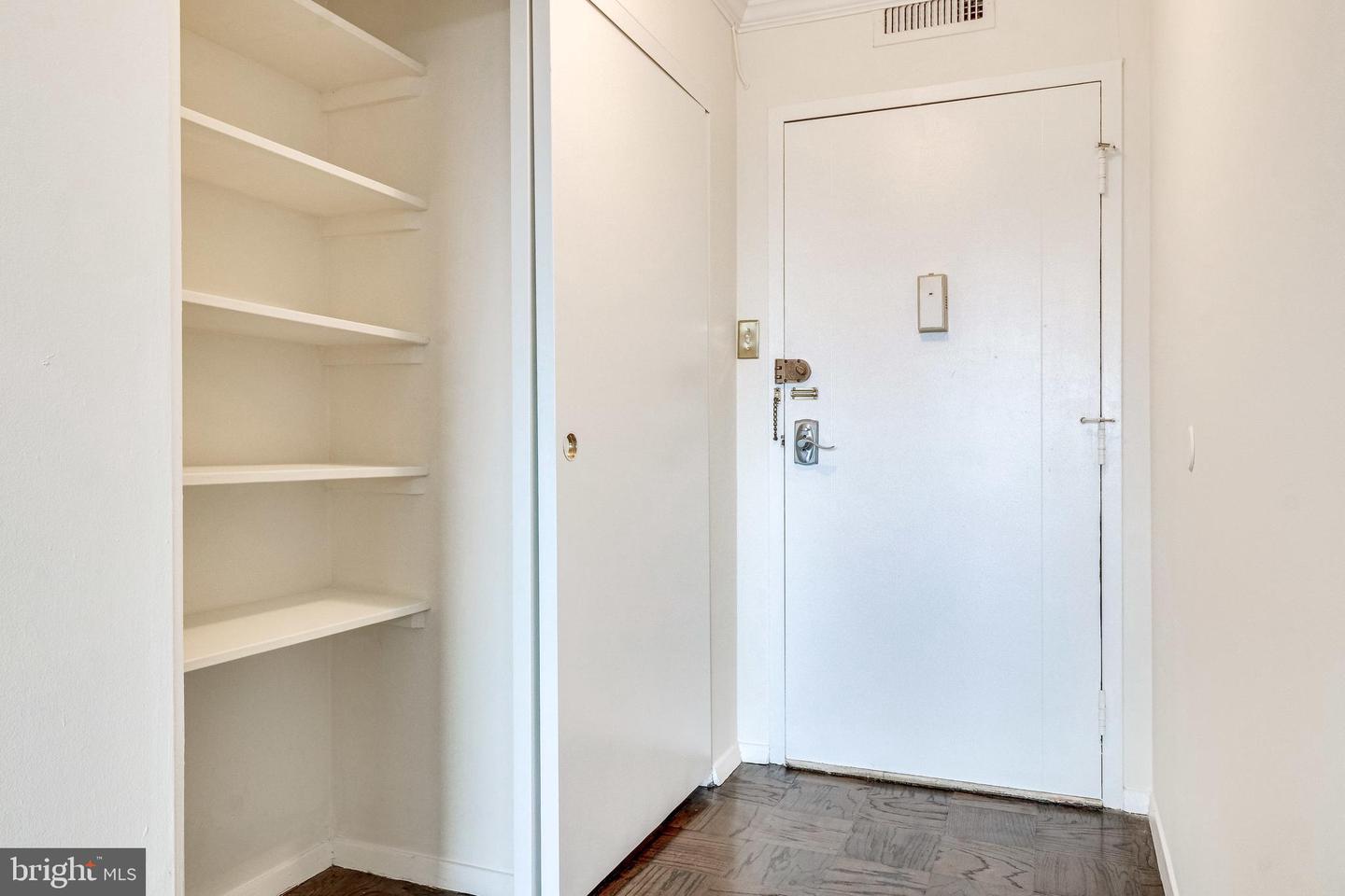 2030 N ADAMS ST #1403, ARLINGTON, Virginia 22201, 2 Bedrooms Bedrooms, ,1 BathroomBathrooms,Residential,For sale,2030 N ADAMS ST #1403,VAAR2061374 MLS # VAAR2061374