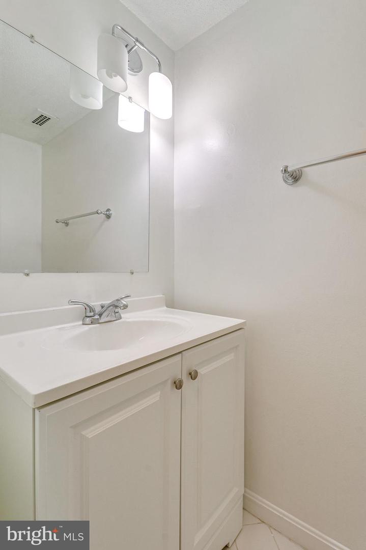 2030 N ADAMS ST #1403, ARLINGTON, Virginia 22201, 2 Bedrooms Bedrooms, ,1 BathroomBathrooms,Residential,For sale,2030 N ADAMS ST #1403,VAAR2061374 MLS # VAAR2061374