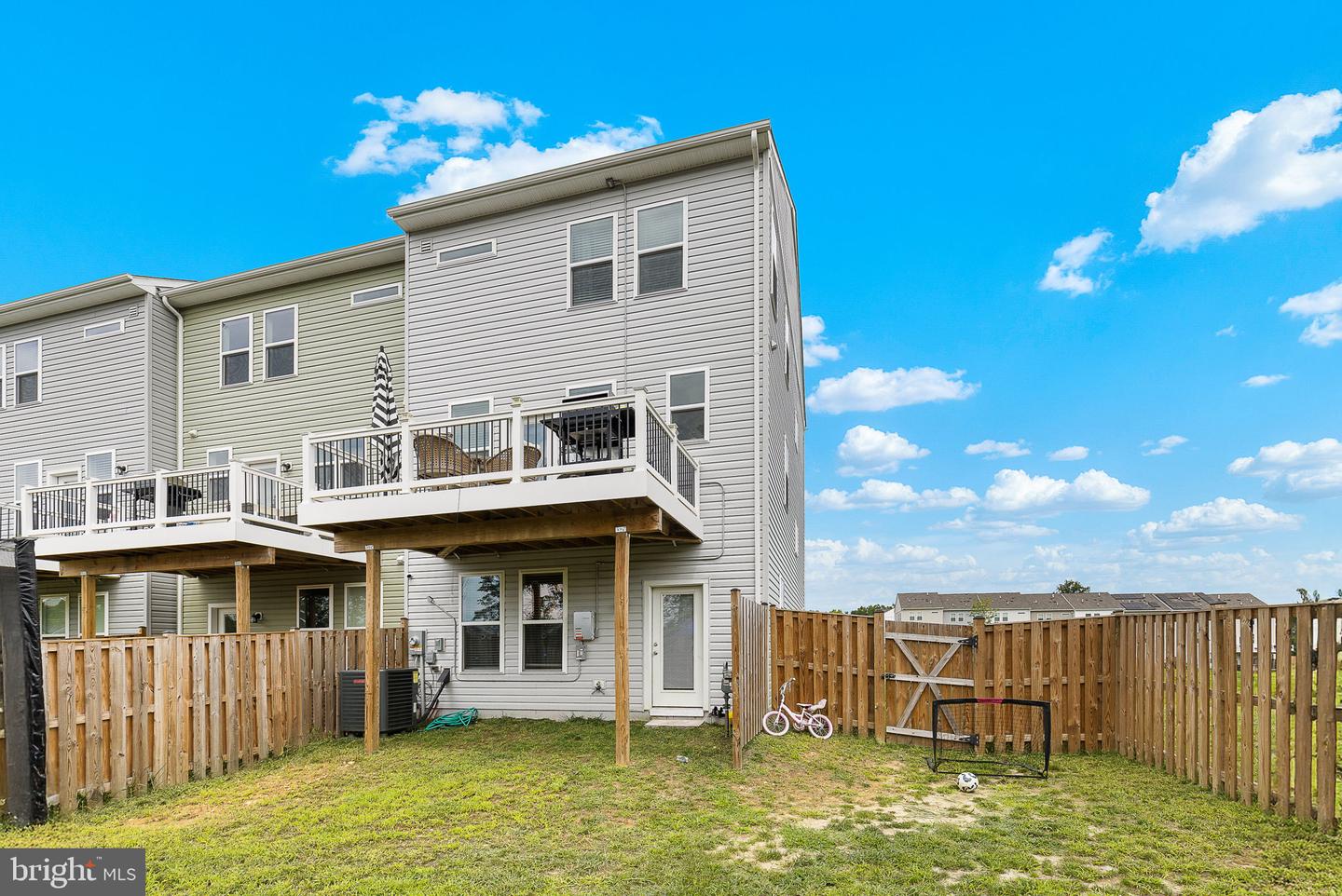 401 SNOWBERRY LN, FREDERICKSBURG, Virginia 22405, 4 Bedrooms Bedrooms, ,3 BathroomsBathrooms,Residential,For sale,401 SNOWBERRY LN,VAST2041120 MLS # VAST2041120