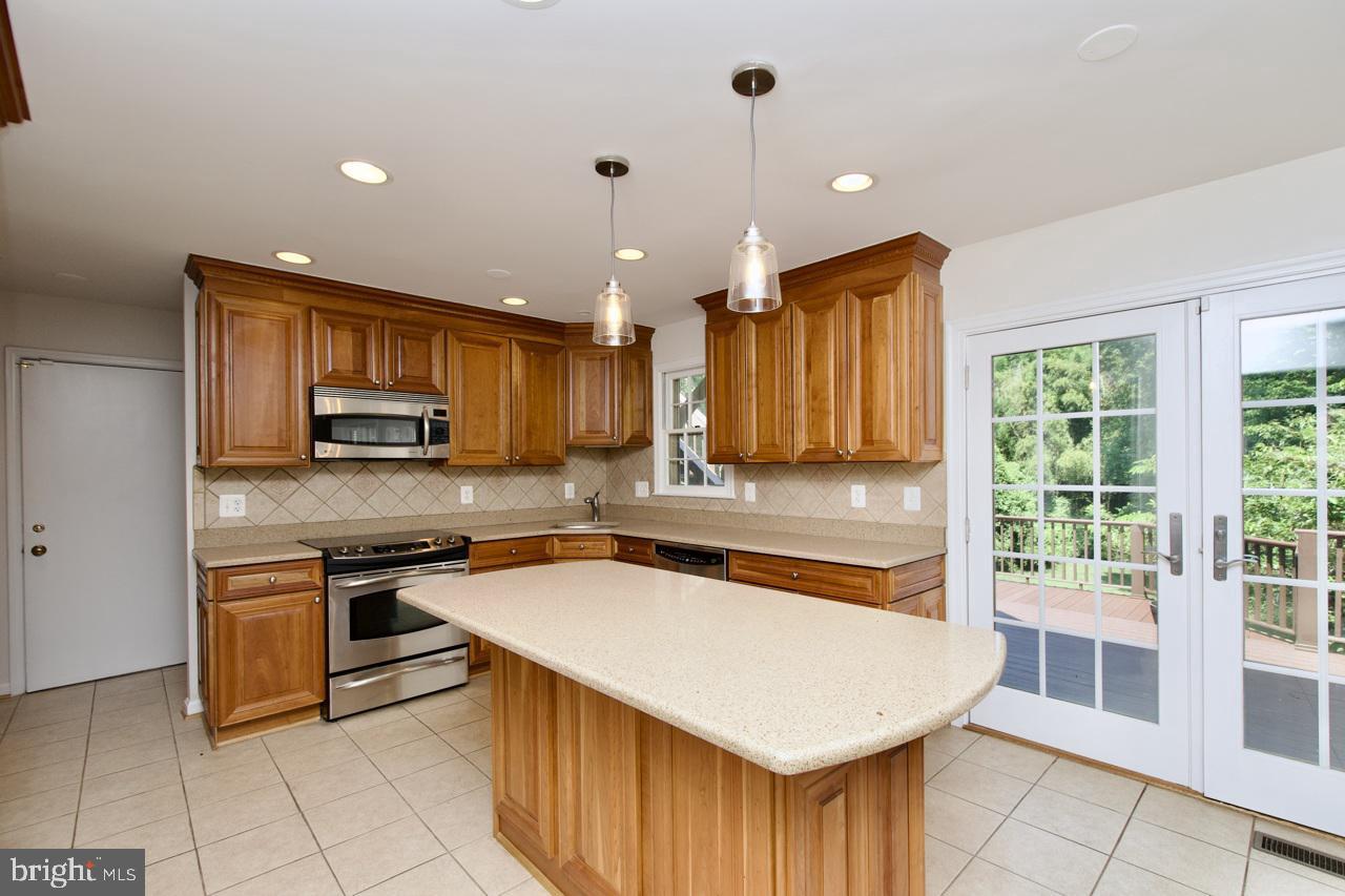4006 RAINBOW GLEN CT, ANNANDALE, Virginia 22003, 5 Bedrooms Bedrooms, ,3 BathroomsBathrooms,Residential,For sale,4006 RAINBOW GLEN CT,VAFX2230706 MLS # VAFX2230706
