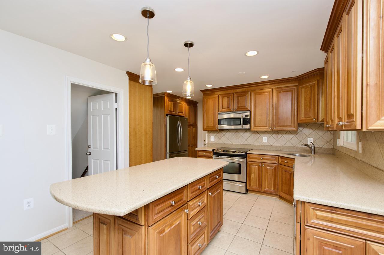 4006 RAINBOW GLEN CT, ANNANDALE, Virginia 22003, 5 Bedrooms Bedrooms, ,3 BathroomsBathrooms,Residential,For sale,4006 RAINBOW GLEN CT,VAFX2230706 MLS # VAFX2230706