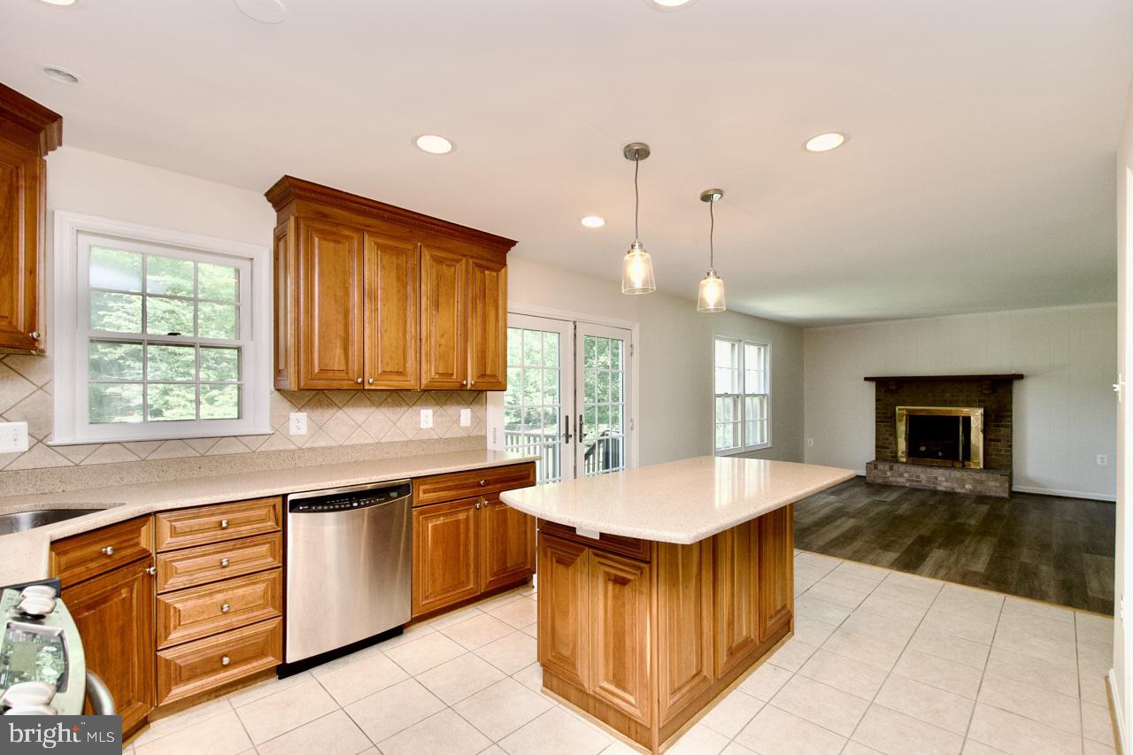 4006 RAINBOW GLEN CT, ANNANDALE, Virginia 22003, 5 Bedrooms Bedrooms, ,3 BathroomsBathrooms,Residential,For sale,4006 RAINBOW GLEN CT,VAFX2230706 MLS # VAFX2230706