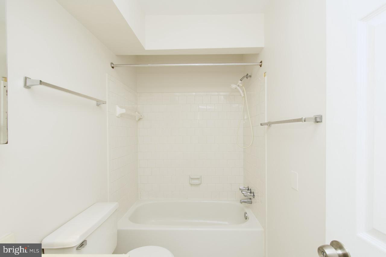 4006 RAINBOW GLEN CT, ANNANDALE, Virginia 22003, 5 Bedrooms Bedrooms, ,3 BathroomsBathrooms,Residential,For sale,4006 RAINBOW GLEN CT,VAFX2230706 MLS # VAFX2230706