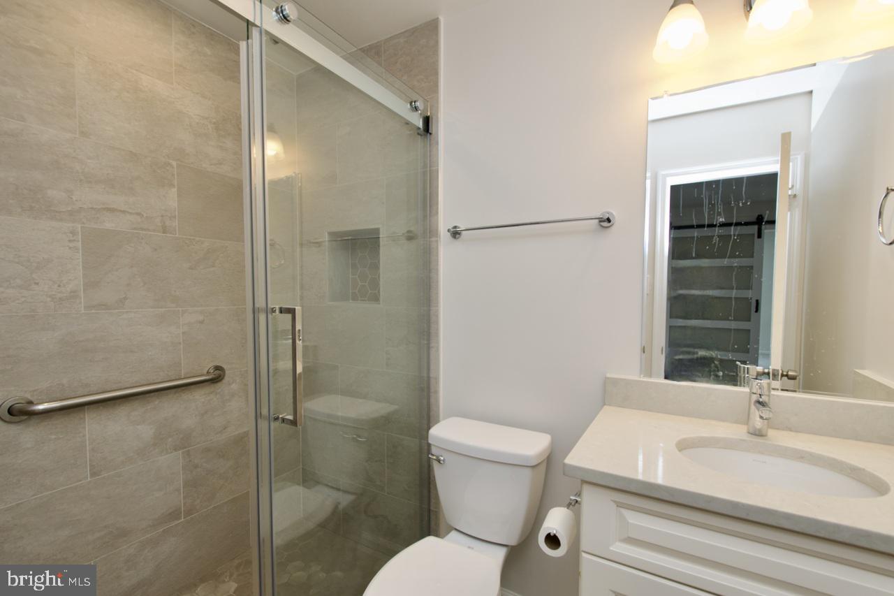 4006 RAINBOW GLEN CT, ANNANDALE, Virginia 22003, 5 Bedrooms Bedrooms, ,3 BathroomsBathrooms,Residential,For sale,4006 RAINBOW GLEN CT,VAFX2230706 MLS # VAFX2230706