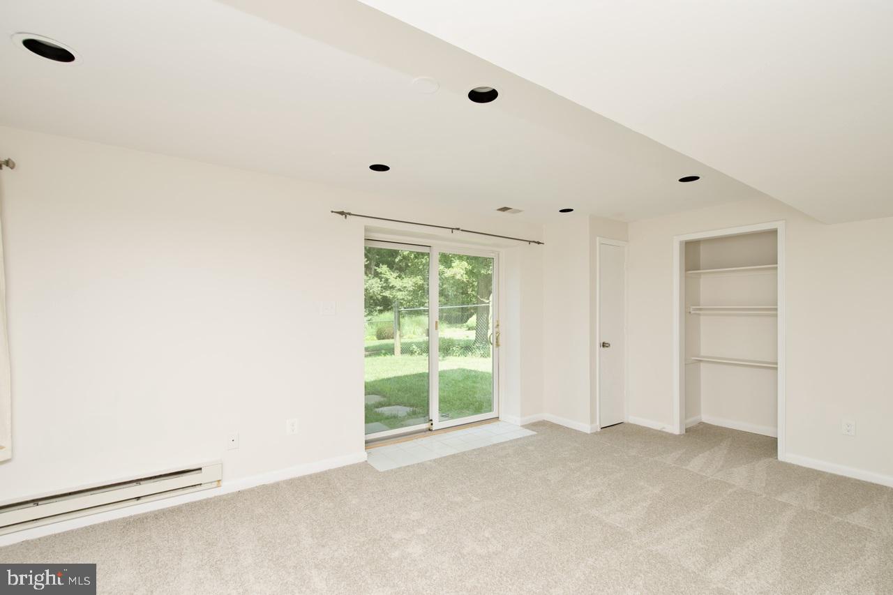 4006 RAINBOW GLEN CT, ANNANDALE, Virginia 22003, 5 Bedrooms Bedrooms, ,3 BathroomsBathrooms,Residential,For sale,4006 RAINBOW GLEN CT,VAFX2230706 MLS # VAFX2230706