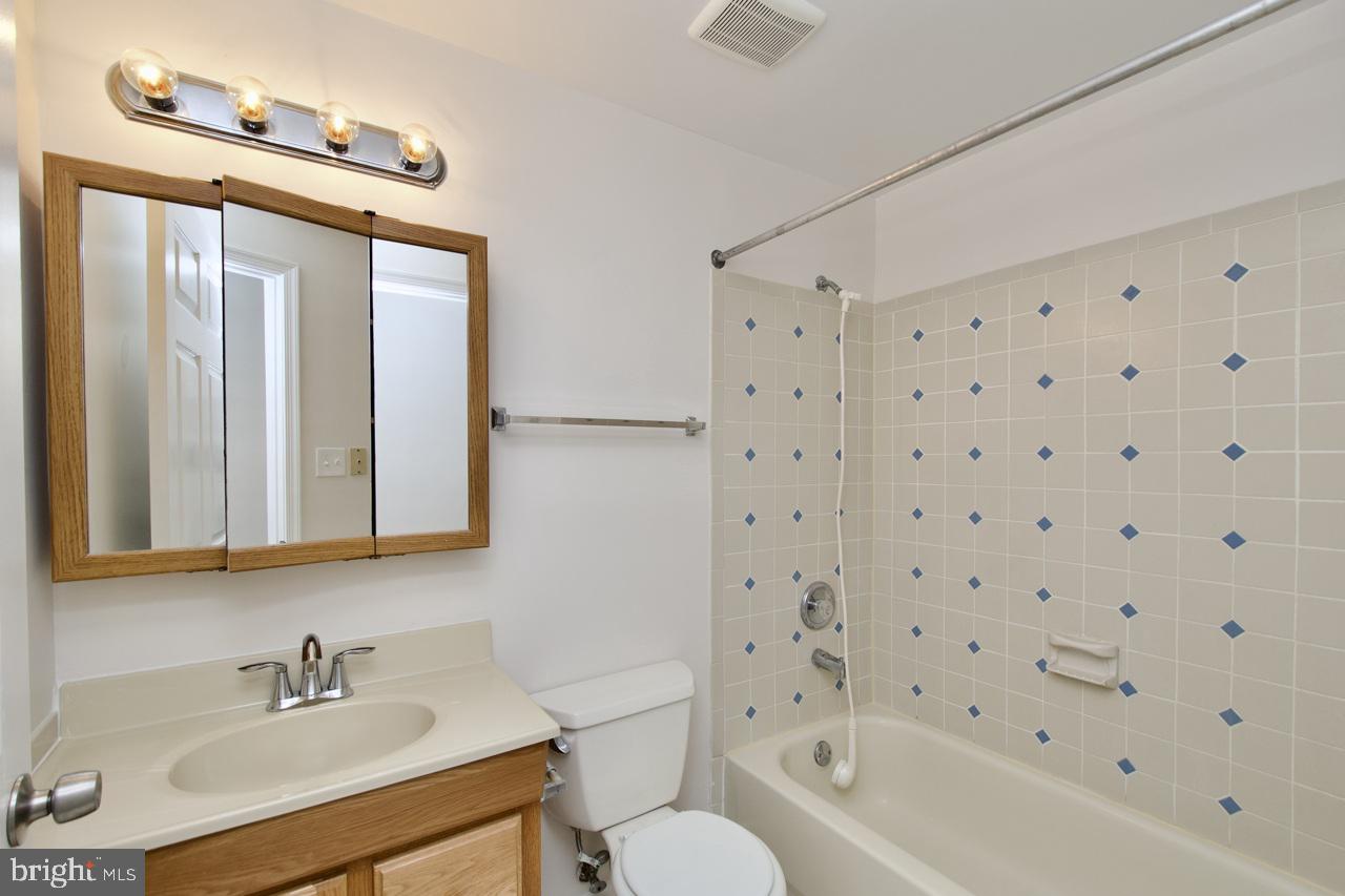 4006 RAINBOW GLEN CT, ANNANDALE, Virginia 22003, 5 Bedrooms Bedrooms, ,3 BathroomsBathrooms,Residential,For sale,4006 RAINBOW GLEN CT,VAFX2230706 MLS # VAFX2230706