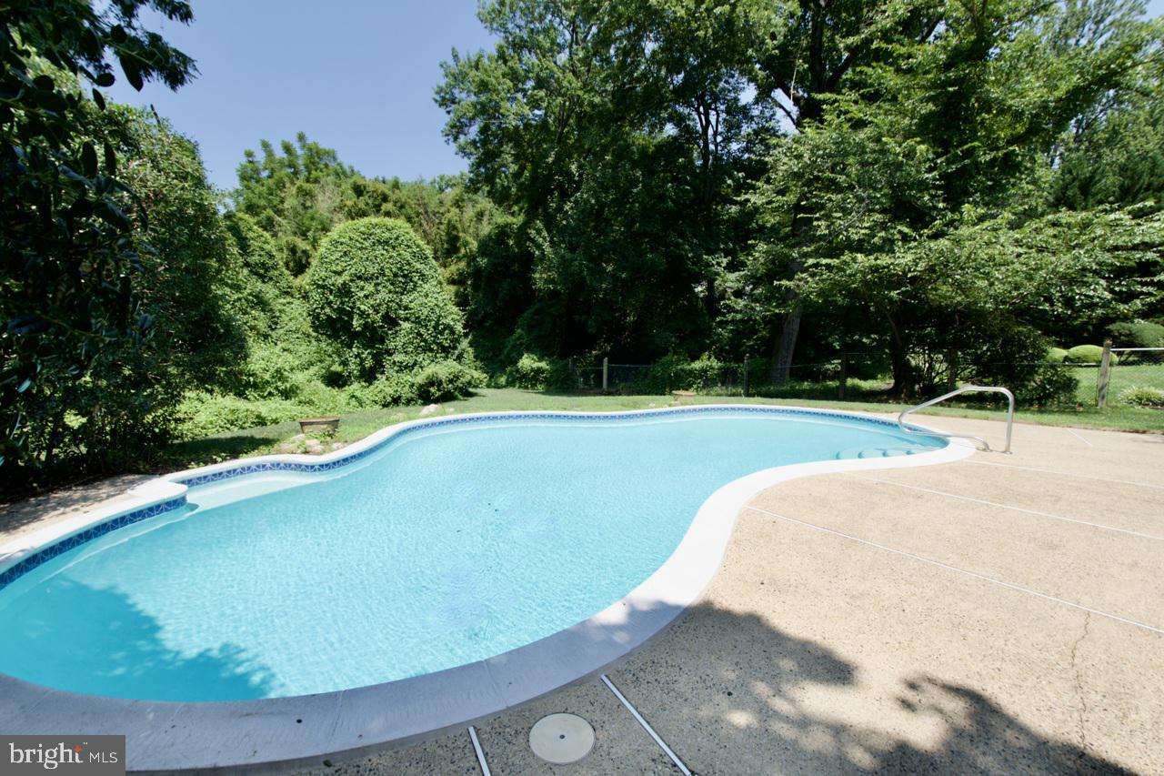 4006 RAINBOW GLEN CT, ANNANDALE, Virginia 22003, 5 Bedrooms Bedrooms, ,3 BathroomsBathrooms,Residential,For sale,4006 RAINBOW GLEN CT,VAFX2230706 MLS # VAFX2230706
