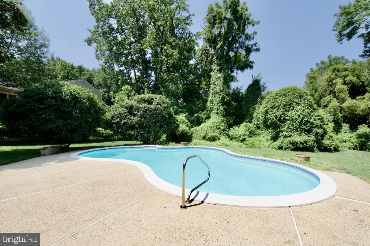 4006 RAINBOW GLEN CT, ANNANDALE, Virginia 22003, 5 Bedrooms Bedrooms, ,3 BathroomsBathrooms,Residential,For sale,4006 RAINBOW GLEN CT,VAFX2230706 MLS # VAFX2230706
