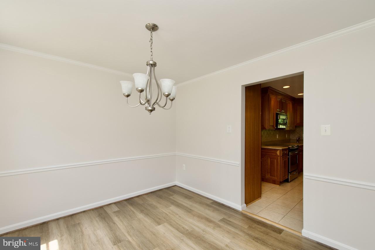 4006 RAINBOW GLEN CT, ANNANDALE, Virginia 22003, 5 Bedrooms Bedrooms, ,3 BathroomsBathrooms,Residential,For sale,4006 RAINBOW GLEN CT,VAFX2230706 MLS # VAFX2230706