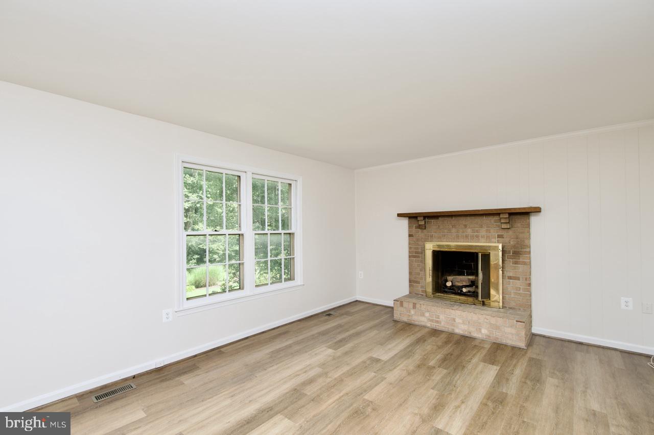 4006 RAINBOW GLEN CT, ANNANDALE, Virginia 22003, 5 Bedrooms Bedrooms, ,3 BathroomsBathrooms,Residential,For sale,4006 RAINBOW GLEN CT,VAFX2230706 MLS # VAFX2230706