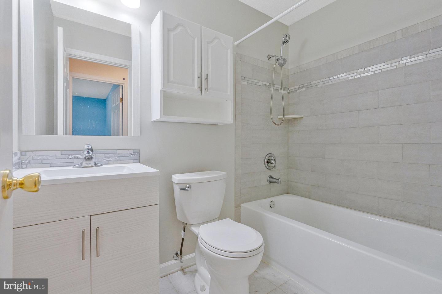 201 E LYNN CT, STERLING, Virginia 20164, 4 Bedrooms Bedrooms, ,2 BathroomsBathrooms,Residential,For sale,201 E LYNN CT,VALO2096082 MLS # VALO2096082