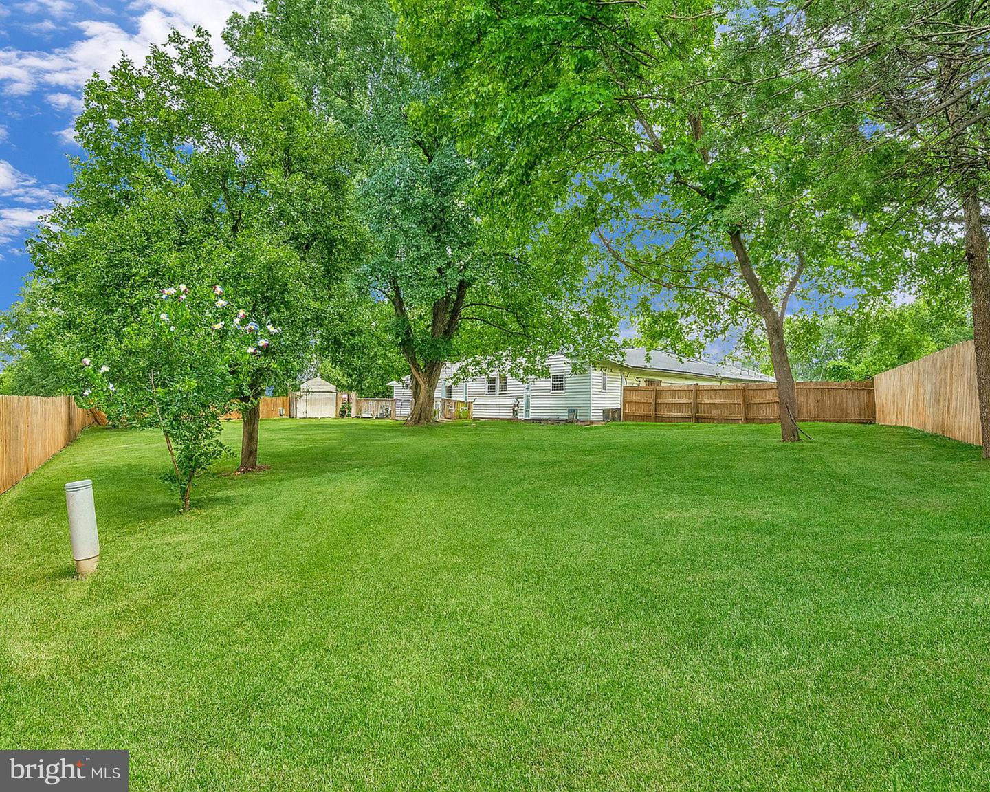 201 E LYNN CT, STERLING, Virginia 20164, 4 Bedrooms Bedrooms, ,2 BathroomsBathrooms,Residential,For sale,201 E LYNN CT,VALO2096082 MLS # VALO2096082