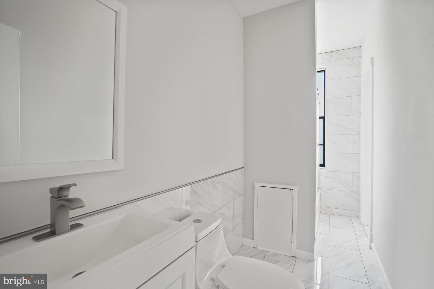 7 18TH ST SE #208, WASHINGTON, District Of Columbia 20003, 2 Bedrooms Bedrooms, ,1 BathroomBathrooms,Residential,For sale,7 18TH ST SE #208,DCDC2201350 MLS # DCDC2201350
