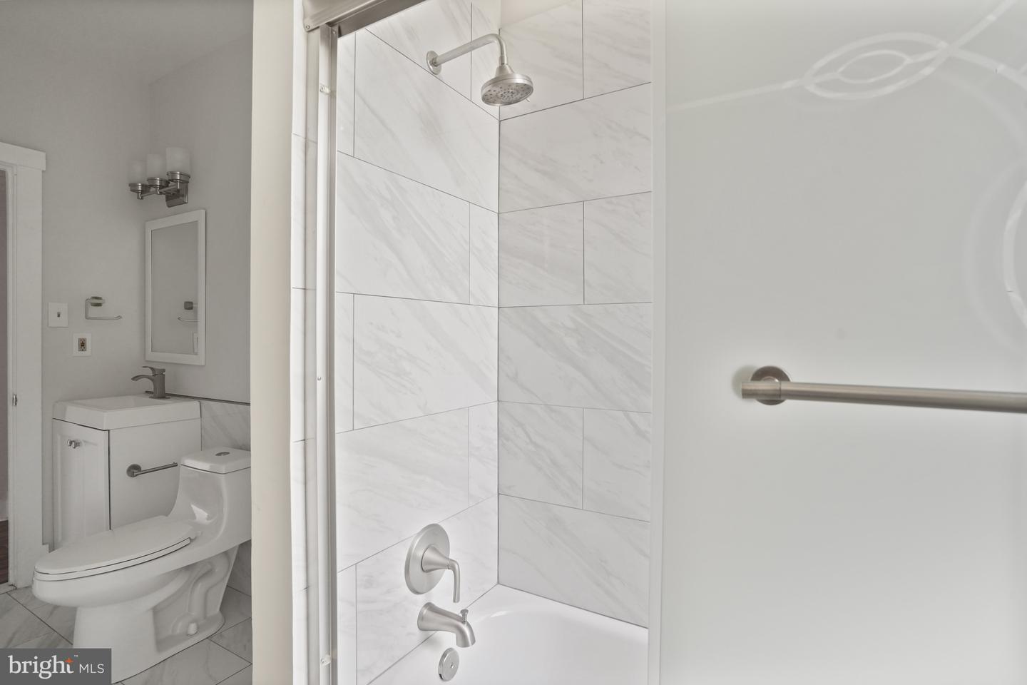 7 18TH ST SE #208, WASHINGTON, District Of Columbia 20003, 2 Bedrooms Bedrooms, ,1 BathroomBathrooms,Residential,For sale,7 18TH ST SE #208,DCDC2201350 MLS # DCDC2201350