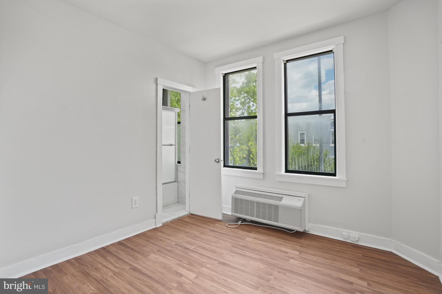 7 18TH ST SE #208, WASHINGTON, District Of Columbia 20003, 2 Bedrooms Bedrooms, ,1 BathroomBathrooms,Residential,For sale,7 18TH ST SE #208,DCDC2201350 MLS # DCDC2201350