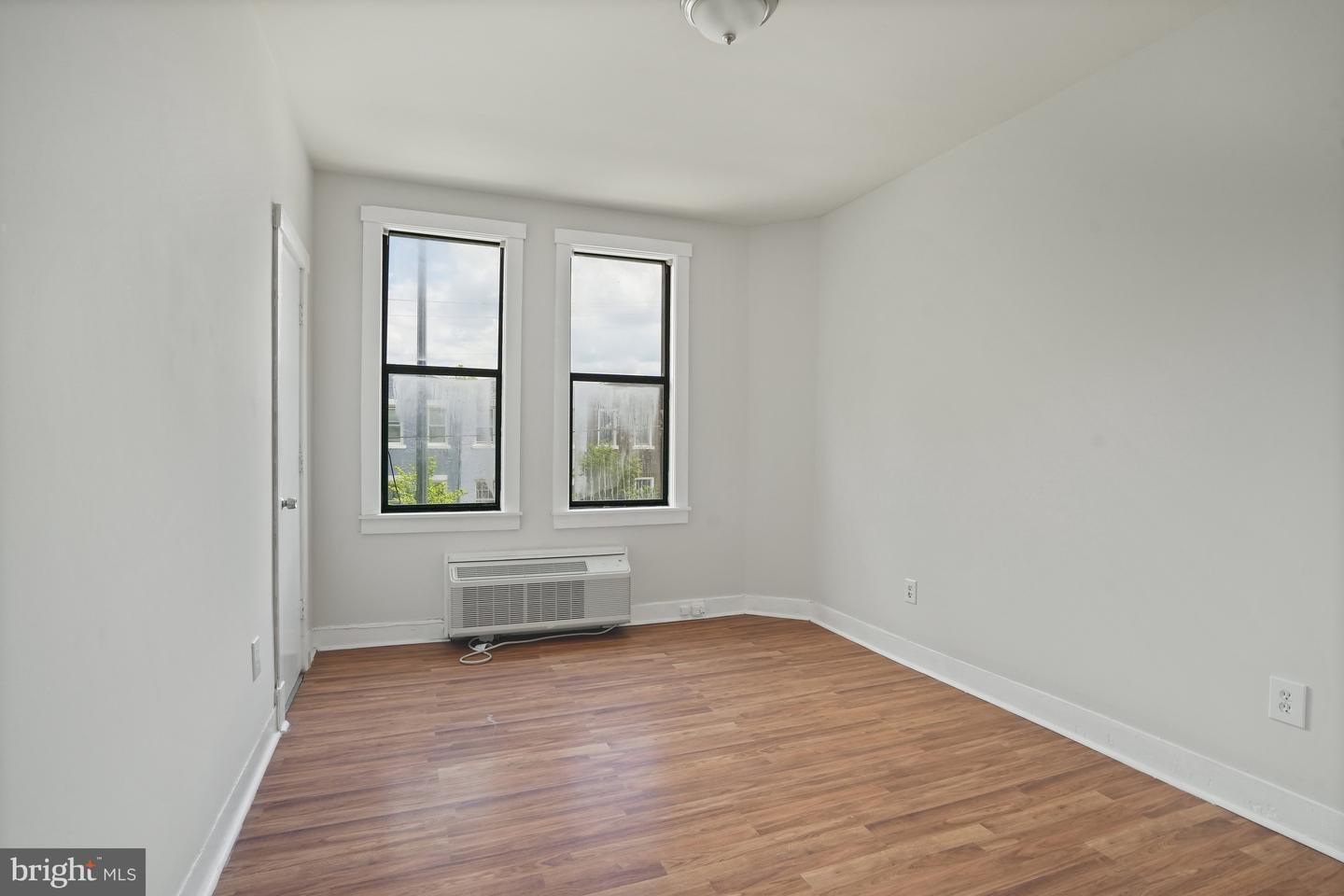 7 18TH ST SE #208, WASHINGTON, District Of Columbia 20003, 2 Bedrooms Bedrooms, ,1 BathroomBathrooms,Residential,For sale,7 18TH ST SE #208,DCDC2201350 MLS # DCDC2201350