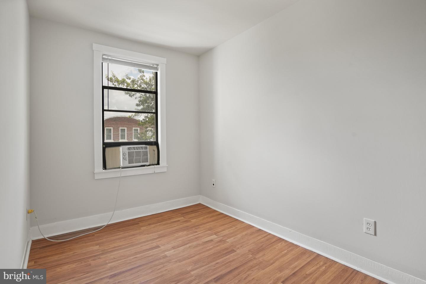 7 18TH ST SE #208, WASHINGTON, District Of Columbia 20003, 2 Bedrooms Bedrooms, ,1 BathroomBathrooms,Residential,For sale,7 18TH ST SE #208,DCDC2201350 MLS # DCDC2201350