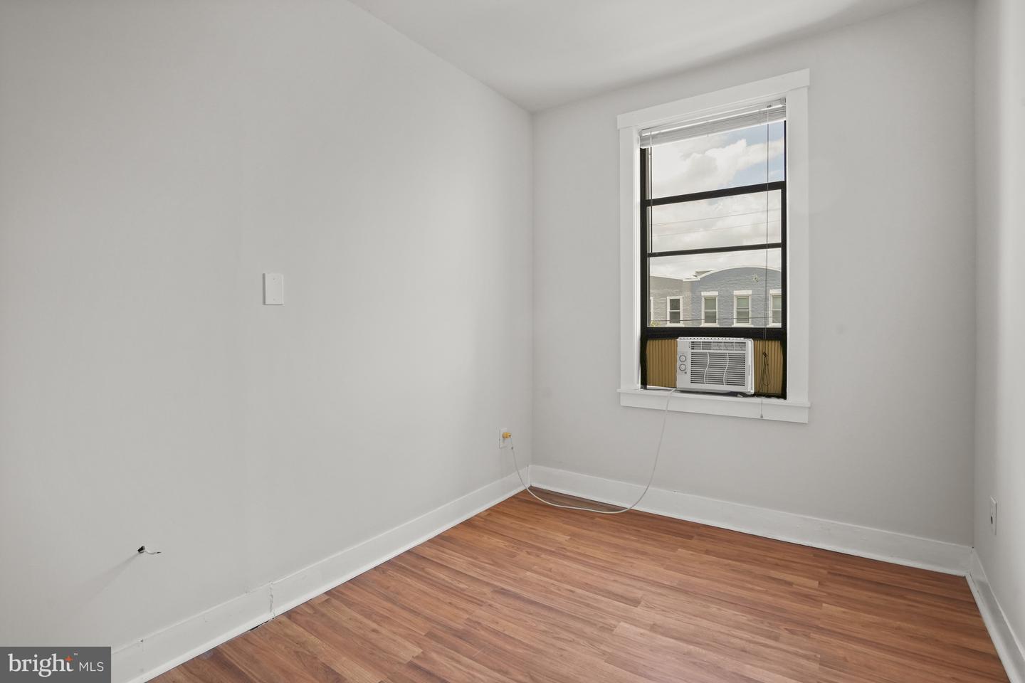 7 18TH ST SE #208, WASHINGTON, District Of Columbia 20003, 2 Bedrooms Bedrooms, ,1 BathroomBathrooms,Residential,For sale,7 18TH ST SE #208,DCDC2201350 MLS # DCDC2201350