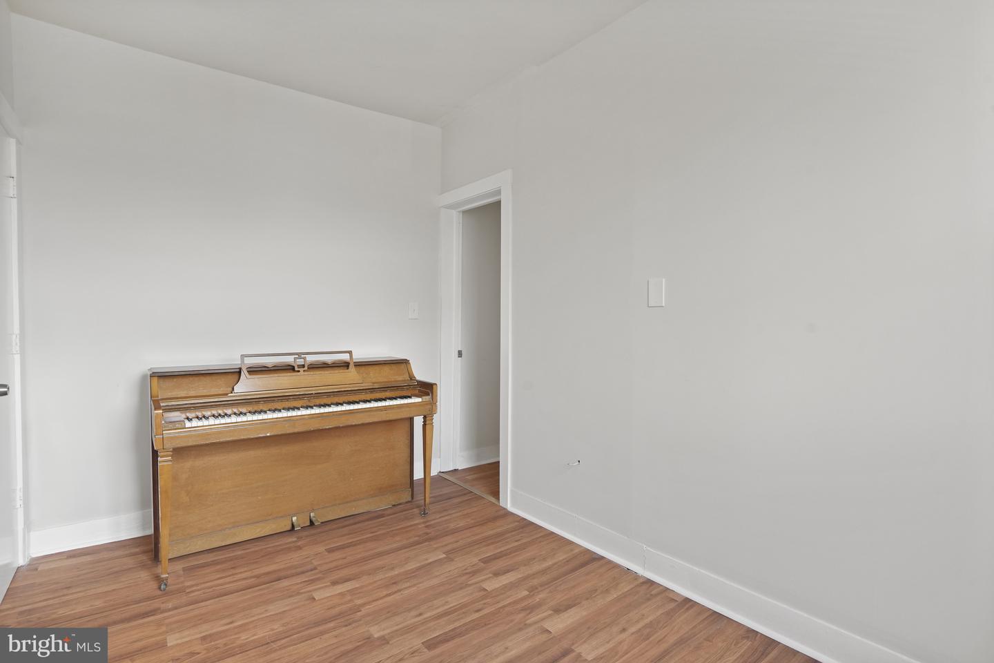 7 18TH ST SE #208, WASHINGTON, District Of Columbia 20003, 2 Bedrooms Bedrooms, ,1 BathroomBathrooms,Residential,For sale,7 18TH ST SE #208,DCDC2201350 MLS # DCDC2201350
