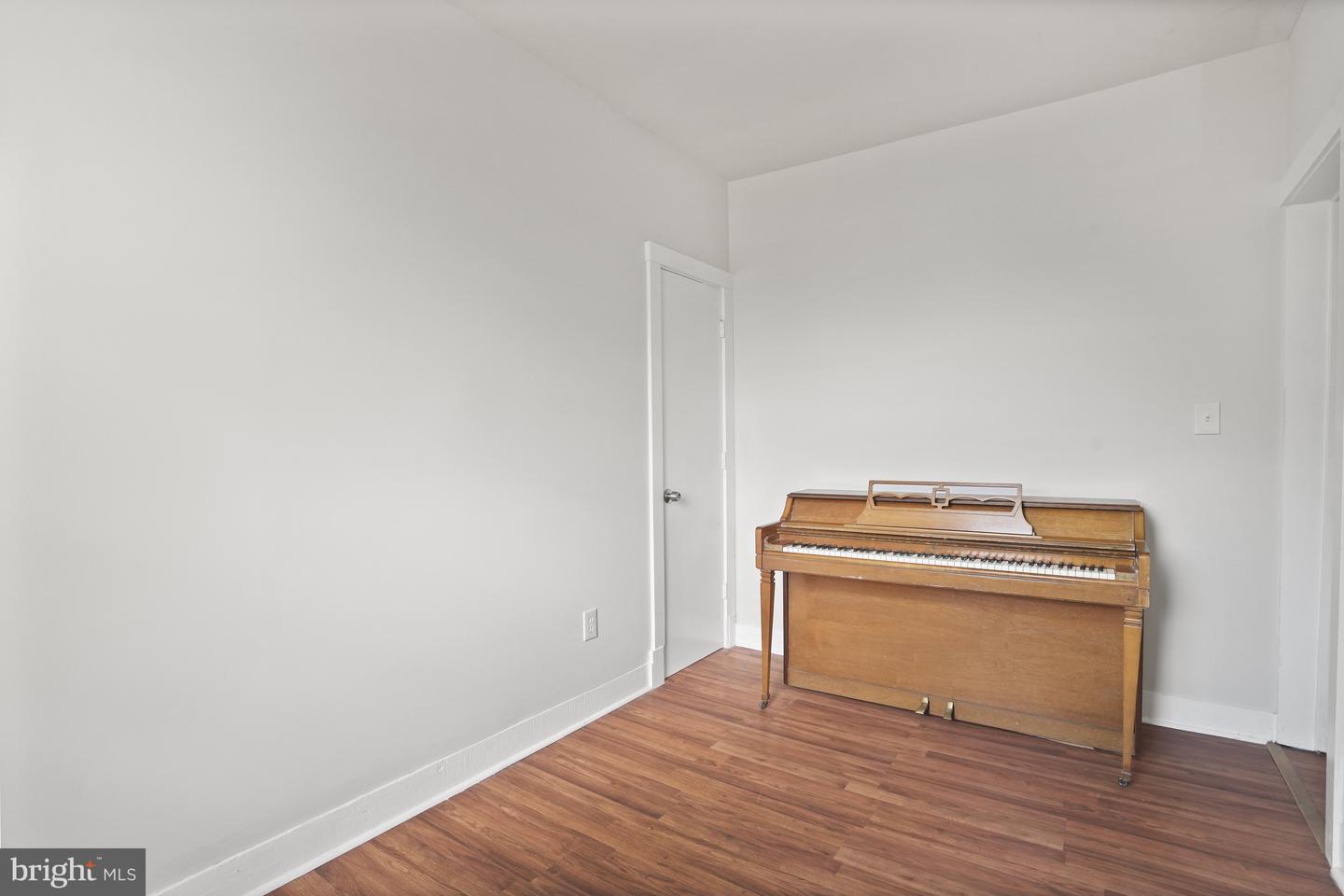7 18TH ST SE #208, WASHINGTON, District Of Columbia 20003, 2 Bedrooms Bedrooms, ,1 BathroomBathrooms,Residential,For sale,7 18TH ST SE #208,DCDC2201350 MLS # DCDC2201350