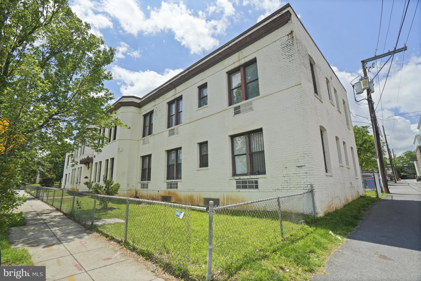 7 18TH ST SE #208, WASHINGTON, District Of Columbia 20003, 2 Bedrooms Bedrooms, ,1 BathroomBathrooms,Residential,For sale,7 18TH ST SE #208,DCDC2201350 MLS # DCDC2201350