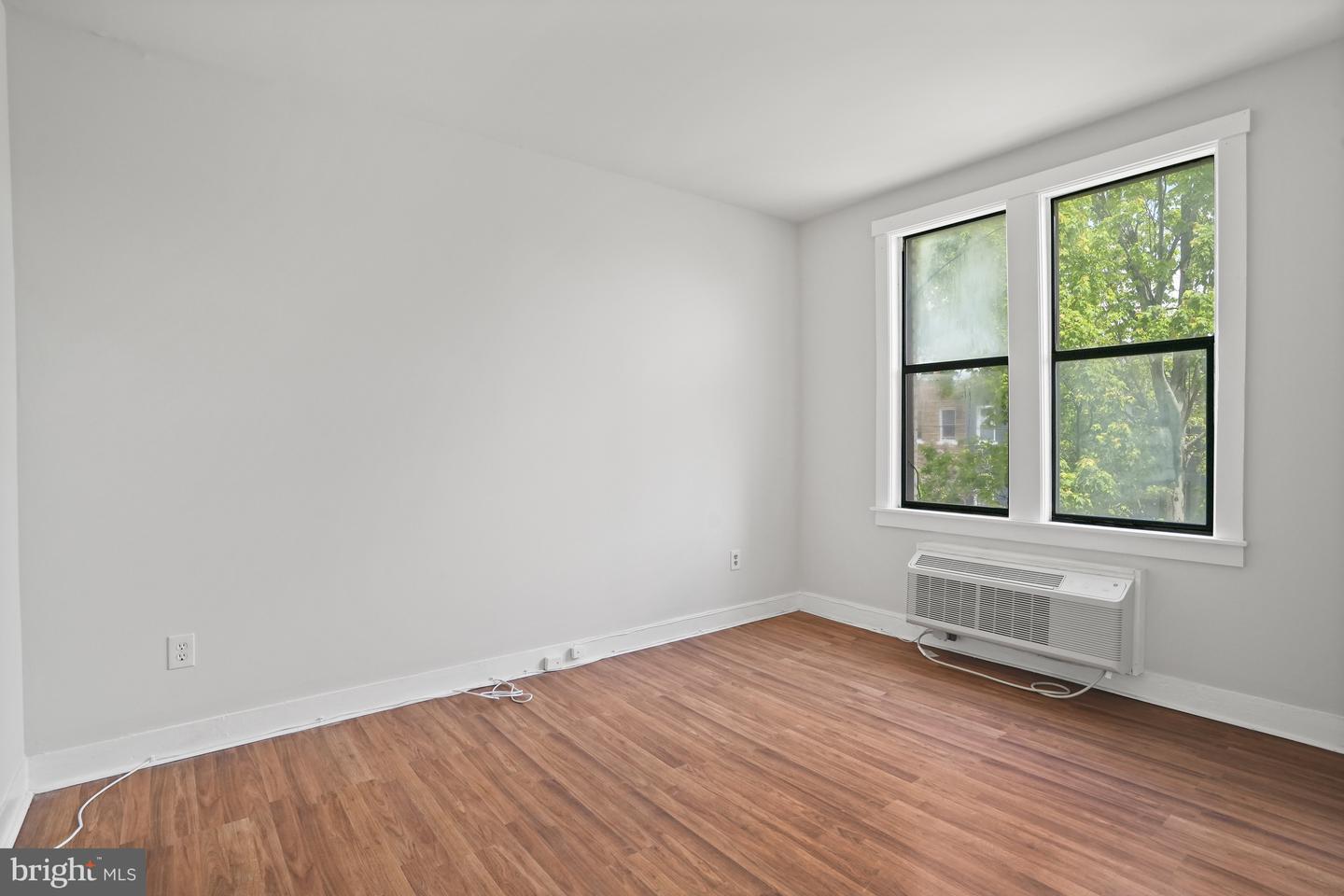 7 18TH ST SE #208, WASHINGTON, District Of Columbia 20003, 2 Bedrooms Bedrooms, ,1 BathroomBathrooms,Residential,For sale,7 18TH ST SE #208,DCDC2201350 MLS # DCDC2201350
