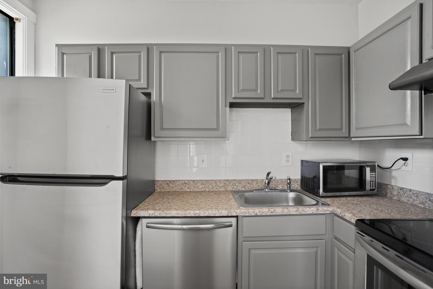7 18TH ST SE #208, WASHINGTON, District Of Columbia 20003, 2 Bedrooms Bedrooms, ,1 BathroomBathrooms,Residential,For sale,7 18TH ST SE #208,DCDC2201350 MLS # DCDC2201350