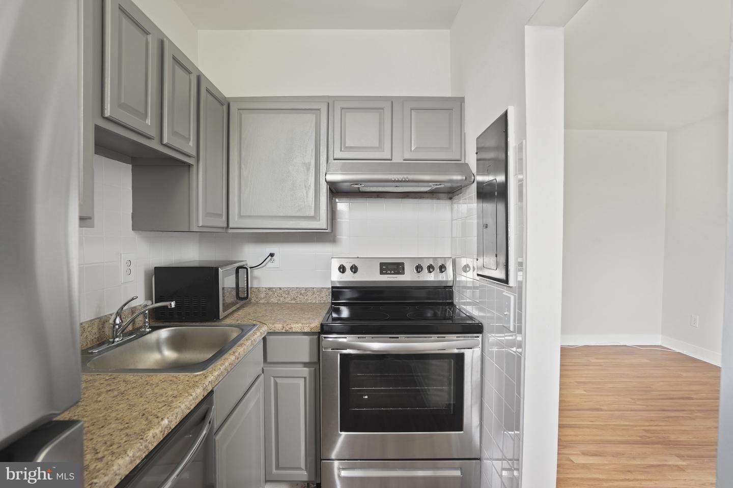 7 18TH ST SE #208, WASHINGTON, District Of Columbia 20003, 2 Bedrooms Bedrooms, ,1 BathroomBathrooms,Residential,For sale,7 18TH ST SE #208,DCDC2201350 MLS # DCDC2201350