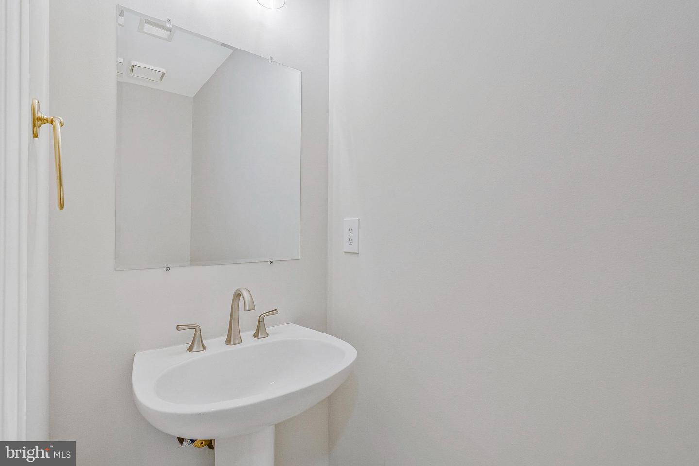 46409 WOODLAKE PL, STERLING, Virginia 20165, 4 Bedrooms Bedrooms, ,2 BathroomsBathrooms,Residential,For sale,46409 WOODLAKE PL,VALO2098558 MLS # VALO2098558