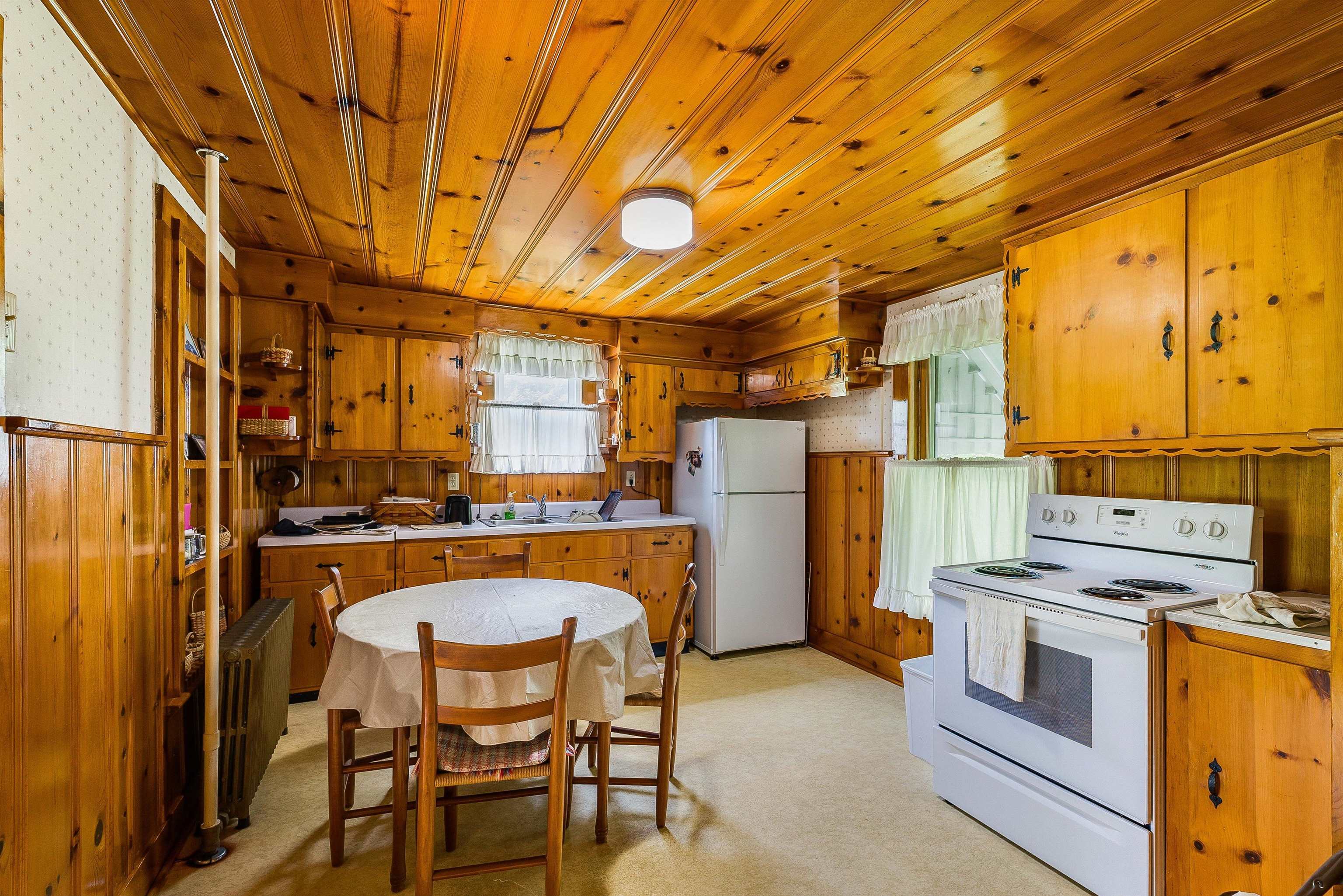100 JUNIOR AVE, SHENANDOAH, Virginia 22849, 3 Bedrooms Bedrooms, ,1 BathroomBathrooms,Residential,100 JUNIOR AVE,667151 MLS # 667151