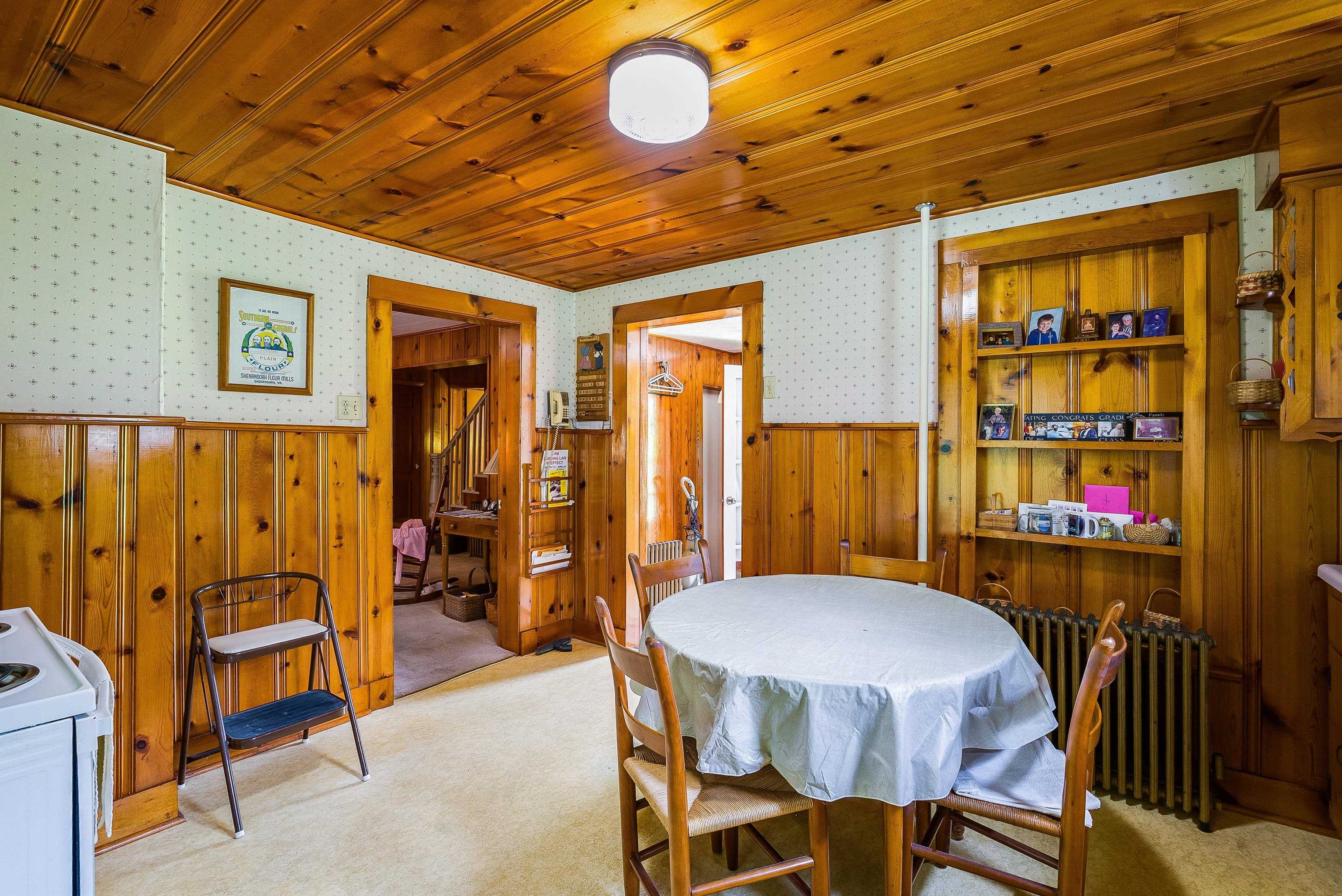 100 JUNIOR AVE, SHENANDOAH, Virginia 22849, 3 Bedrooms Bedrooms, ,1 BathroomBathrooms,Residential,100 JUNIOR AVE,667151 MLS # 667151