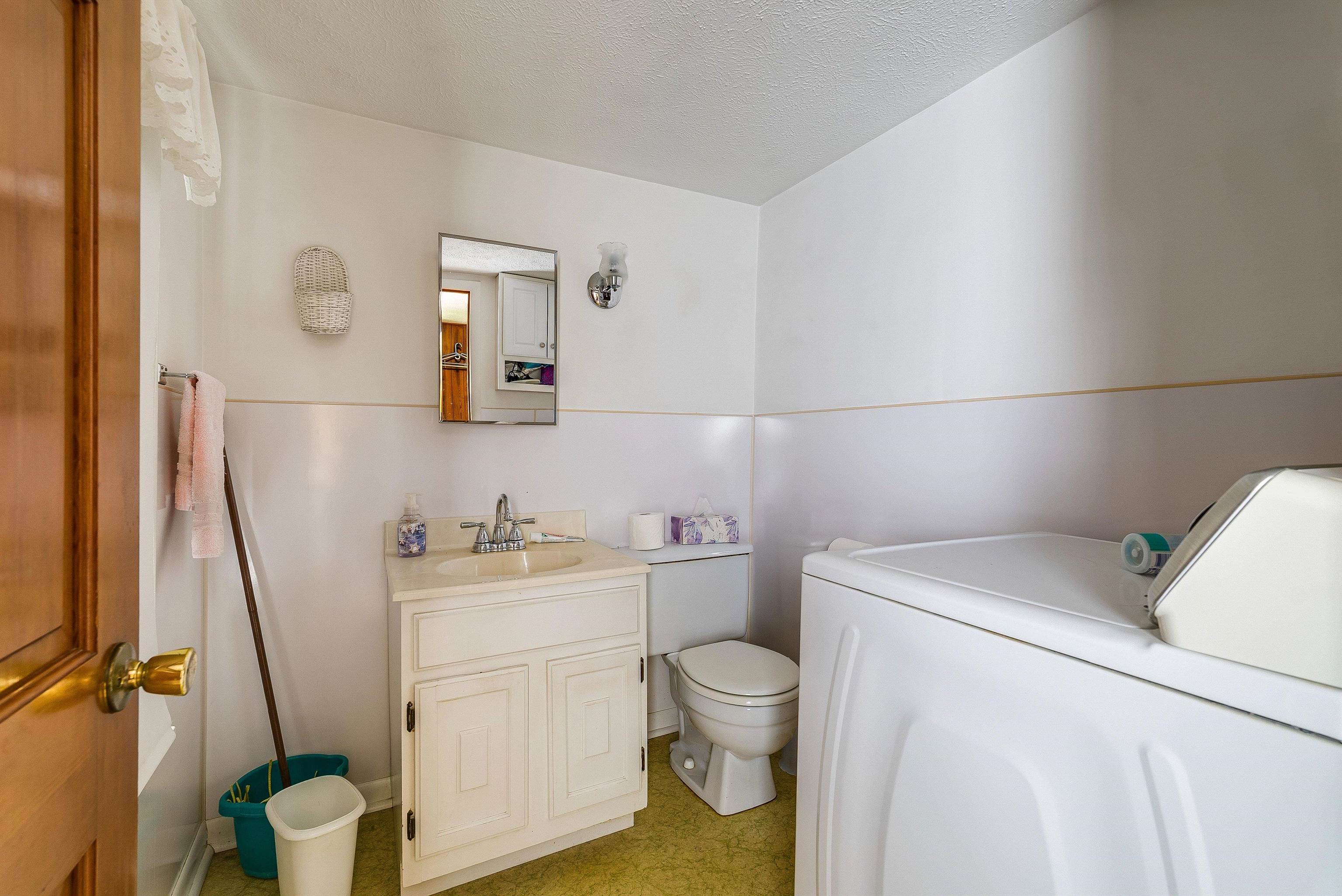 100 JUNIOR AVE, SHENANDOAH, Virginia 22849, 3 Bedrooms Bedrooms, ,1 BathroomBathrooms,Residential,100 JUNIOR AVE,667151 MLS # 667151