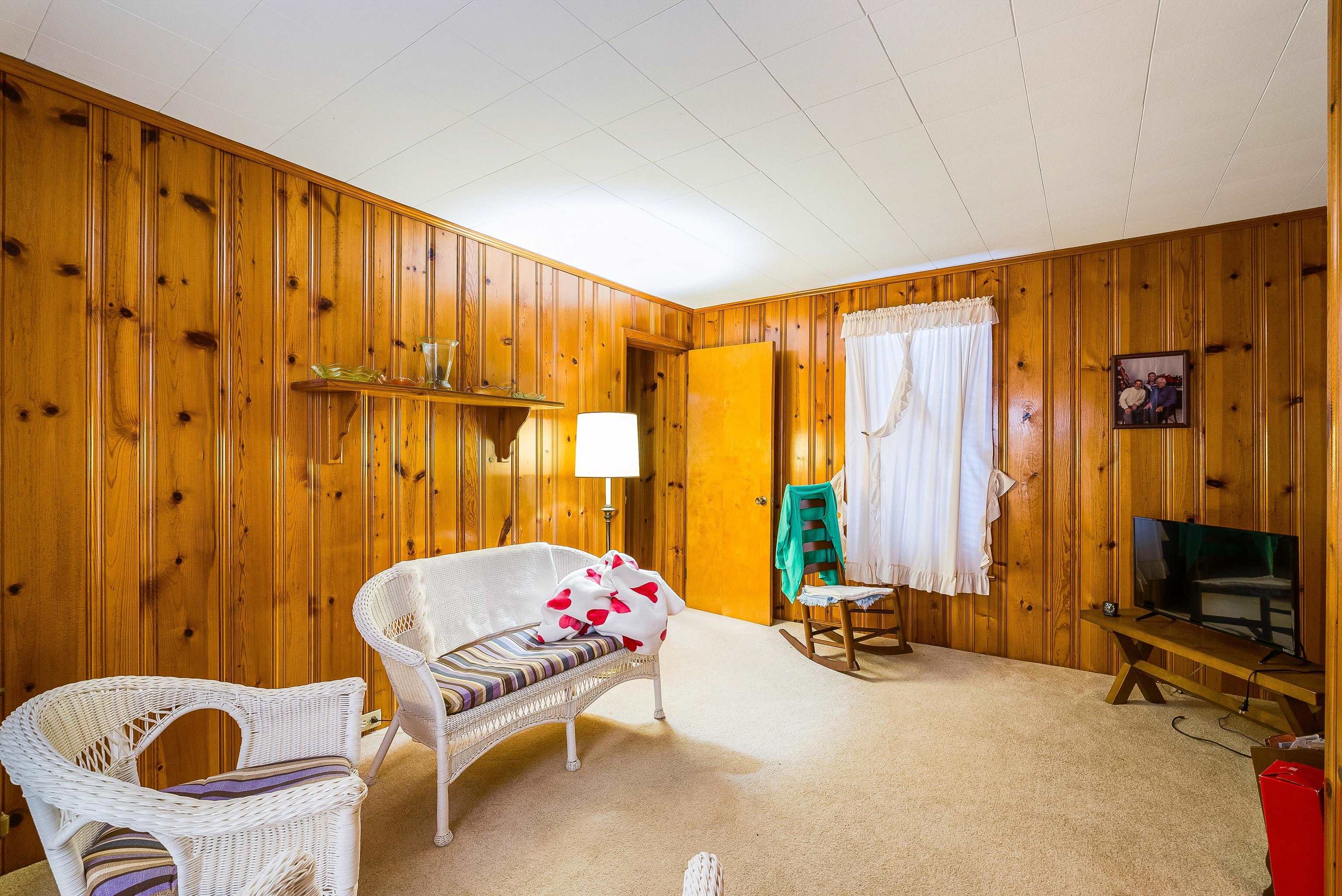 100 JUNIOR AVE, SHENANDOAH, Virginia 22849, 3 Bedrooms Bedrooms, ,1 BathroomBathrooms,Residential,100 JUNIOR AVE,667151 MLS # 667151