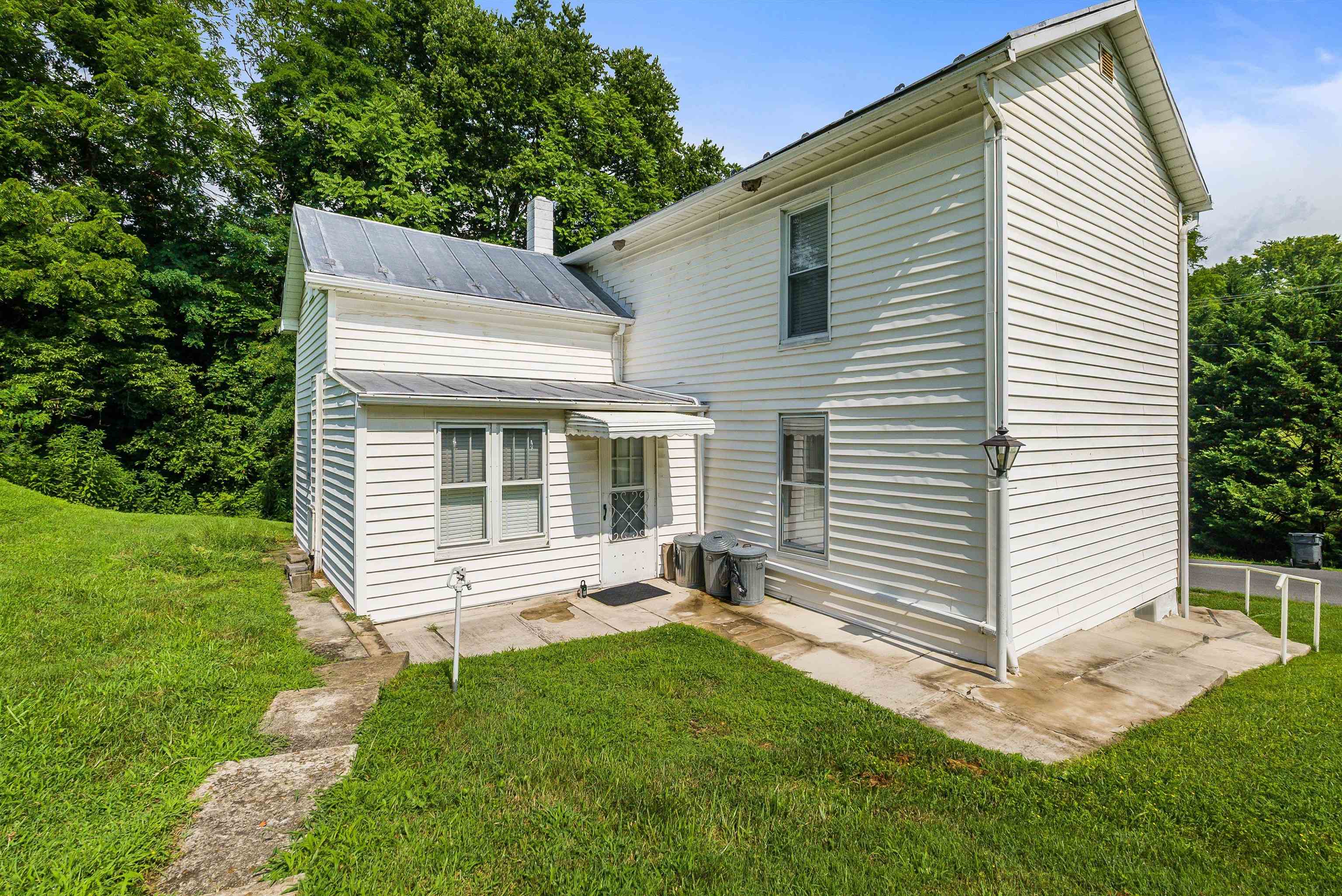 100 JUNIOR AVE, SHENANDOAH, Virginia 22849, 3 Bedrooms Bedrooms, ,1 BathroomBathrooms,Residential,100 JUNIOR AVE,667151 MLS # 667151