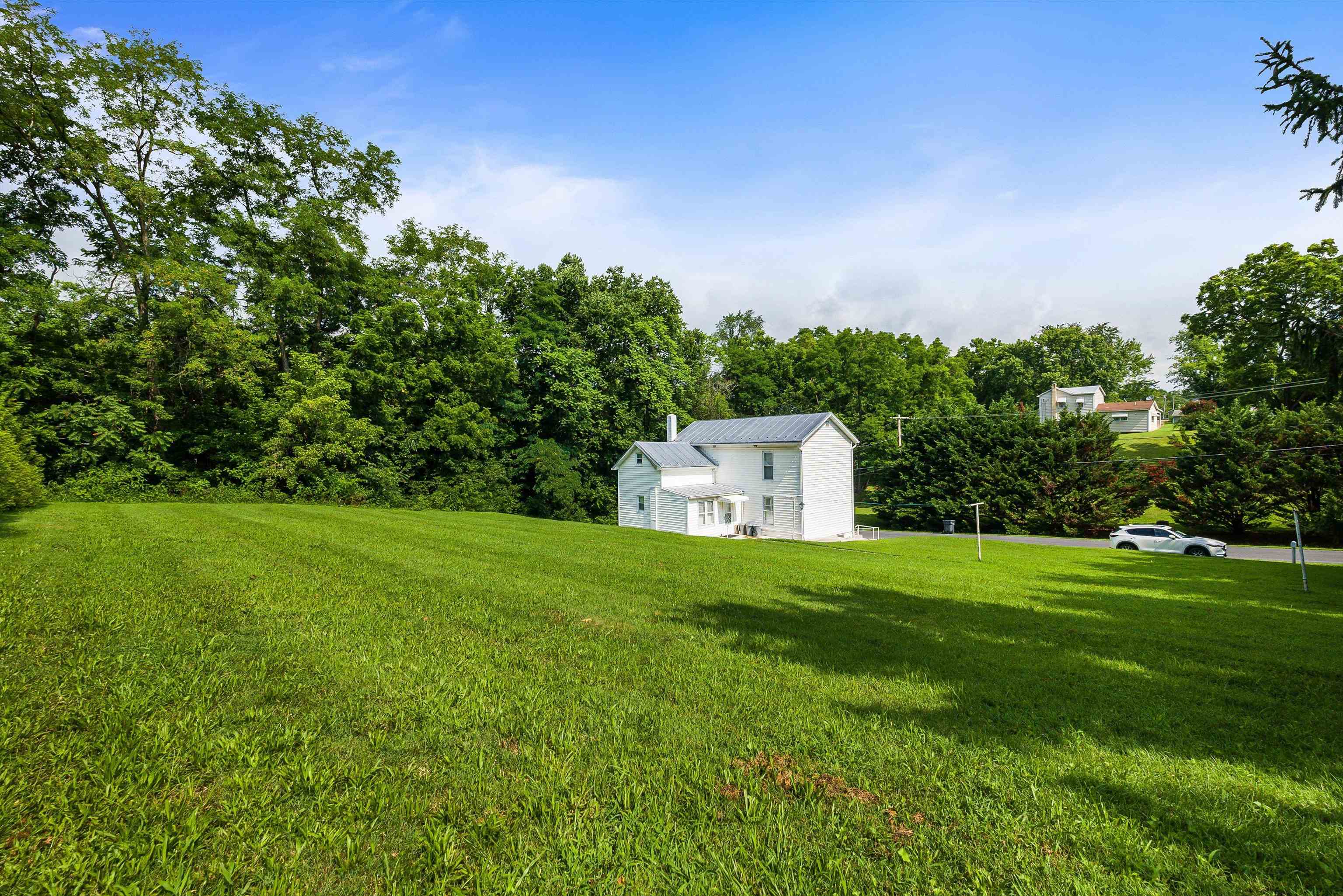 100 JUNIOR AVE, SHENANDOAH, Virginia 22849, 3 Bedrooms Bedrooms, ,1 BathroomBathrooms,Residential,100 JUNIOR AVE,667151 MLS # 667151