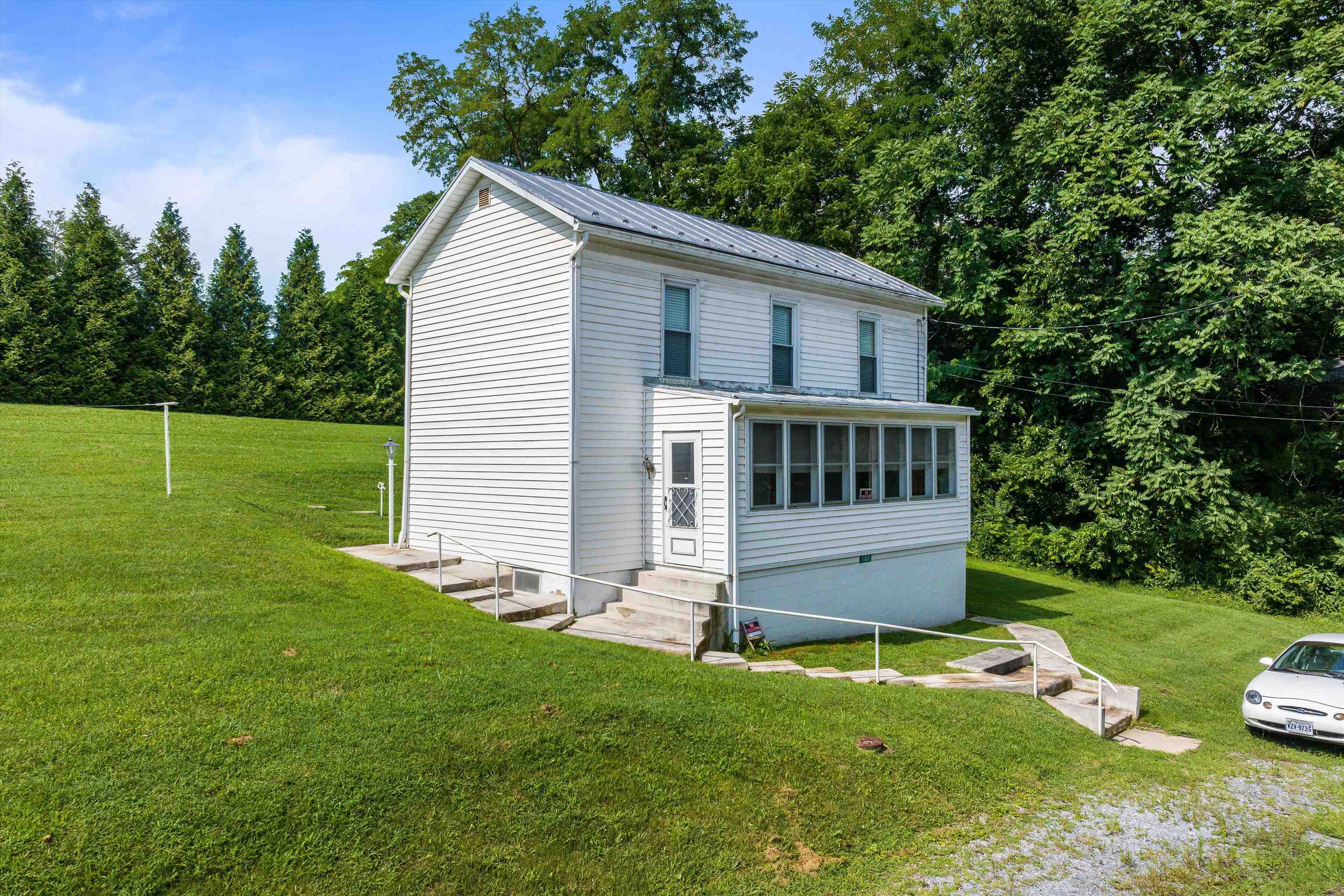100 JUNIOR AVE, SHENANDOAH, Virginia 22849, 3 Bedrooms Bedrooms, ,1 BathroomBathrooms,Residential,100 JUNIOR AVE,667151 MLS # 667151