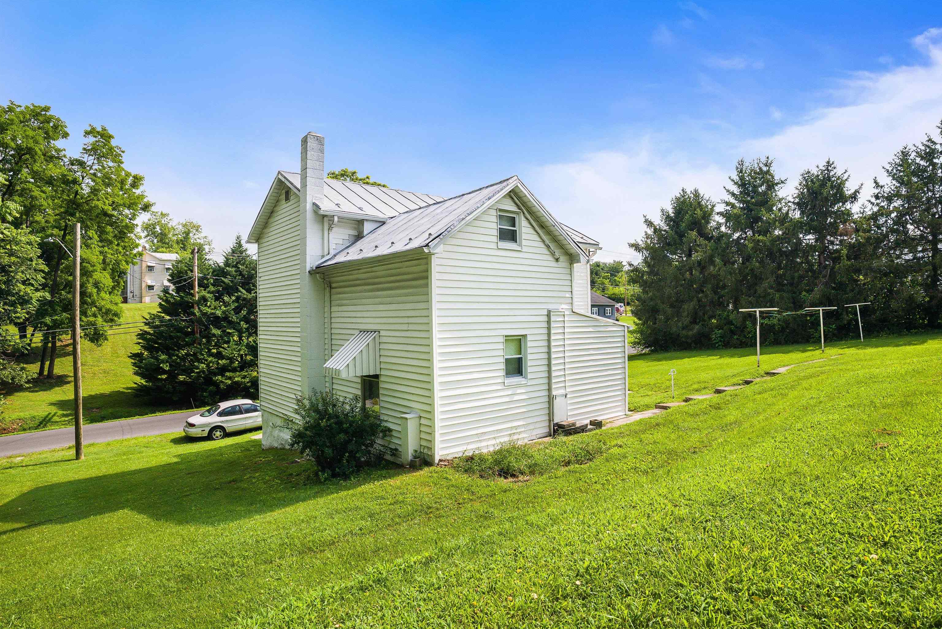 100 JUNIOR AVE, SHENANDOAH, Virginia 22849, 3 Bedrooms Bedrooms, ,1 BathroomBathrooms,Residential,100 JUNIOR AVE,667151 MLS # 667151
