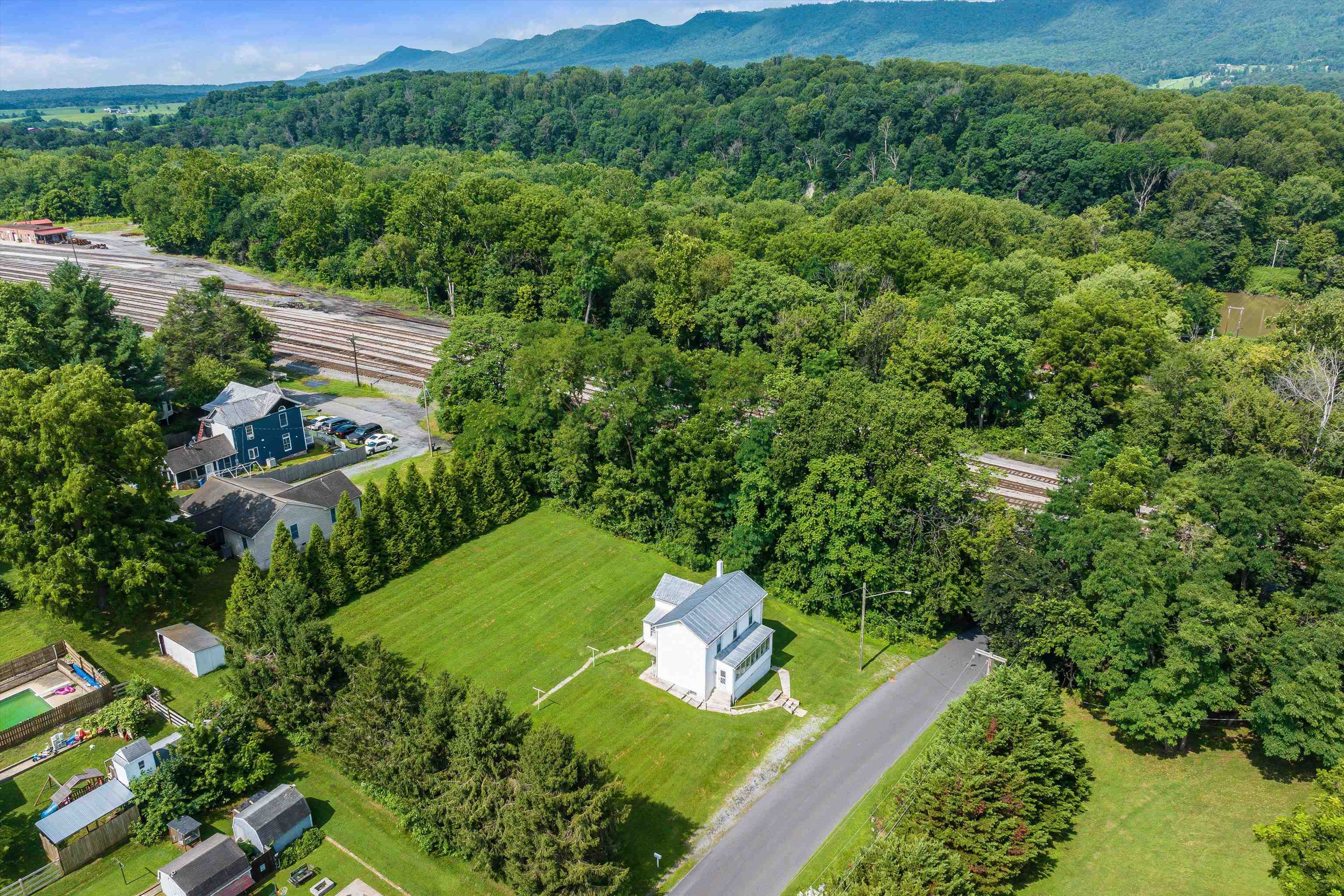 100 JUNIOR AVE, SHENANDOAH, Virginia 22849, 3 Bedrooms Bedrooms, ,1 BathroomBathrooms,Residential,100 JUNIOR AVE,667151 MLS # 667151