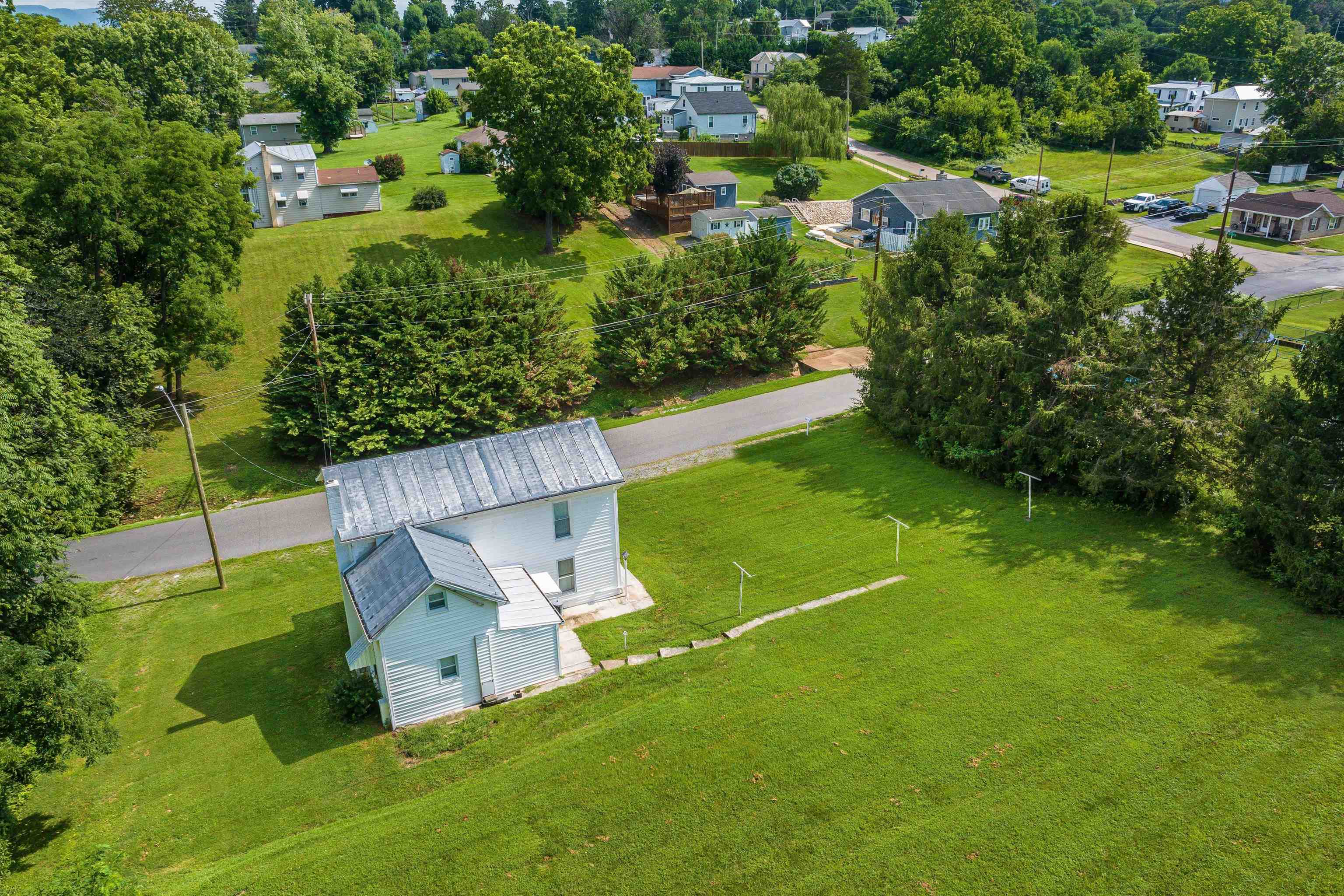 100 JUNIOR AVE, SHENANDOAH, Virginia 22849, 3 Bedrooms Bedrooms, ,1 BathroomBathrooms,Residential,100 JUNIOR AVE,667151 MLS # 667151