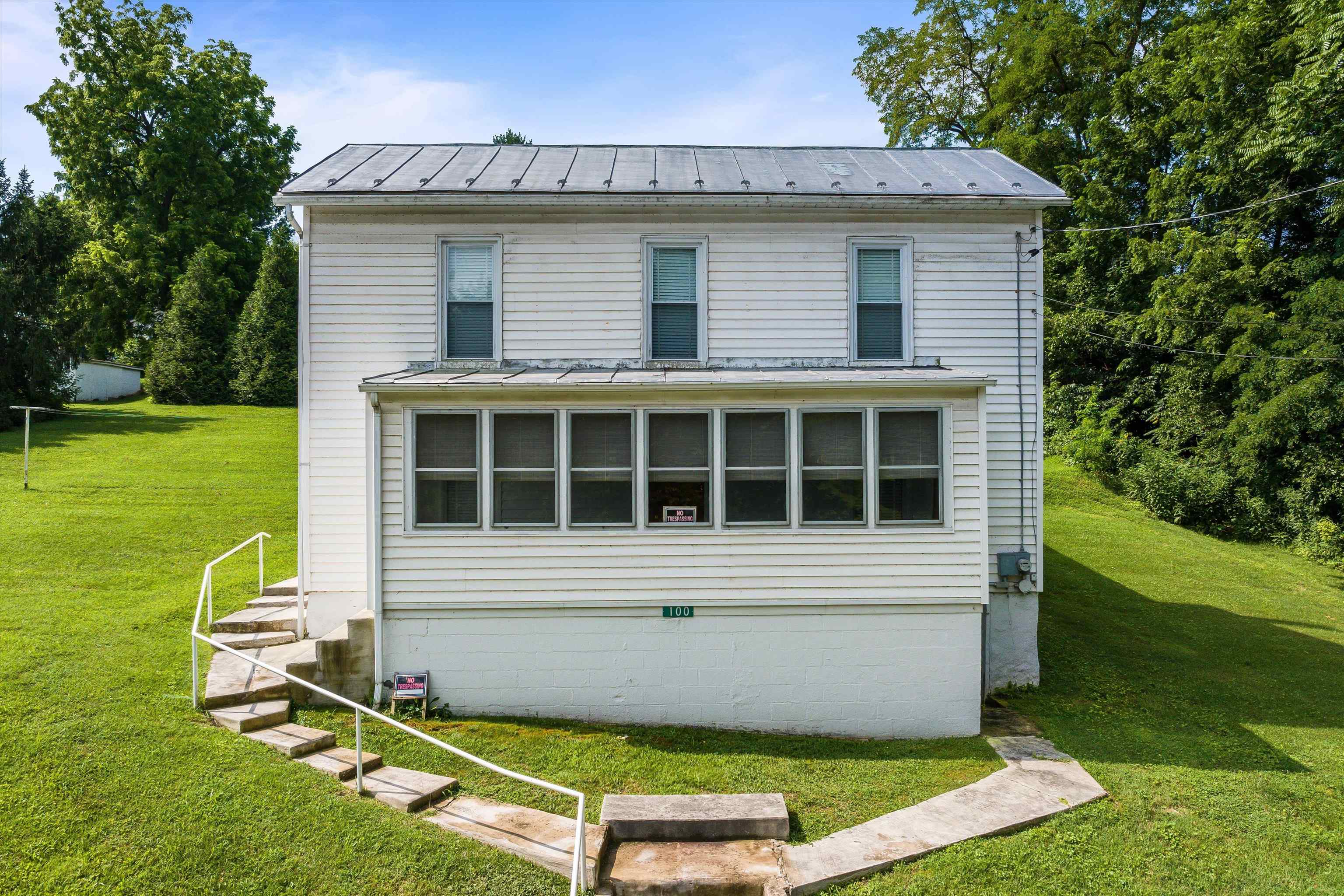 100 JUNIOR AVE, SHENANDOAH, Virginia 22849, 3 Bedrooms Bedrooms, ,1 BathroomBathrooms,Residential,100 JUNIOR AVE,667151 MLS # 667151