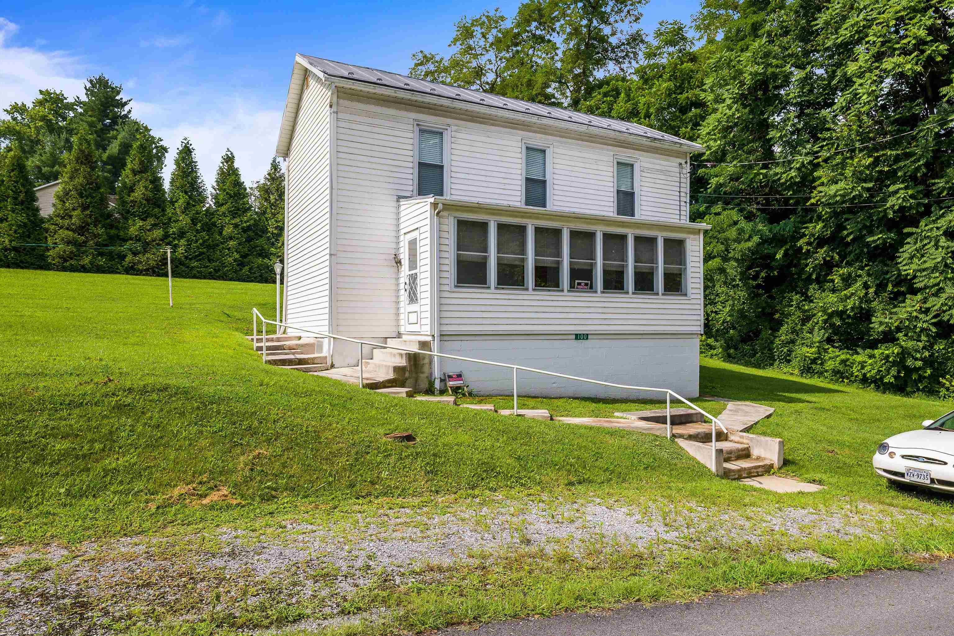 100 JUNIOR AVE, SHENANDOAH, Virginia 22849, 3 Bedrooms Bedrooms, ,1 BathroomBathrooms,Residential,100 JUNIOR AVE,667151 MLS # 667151
