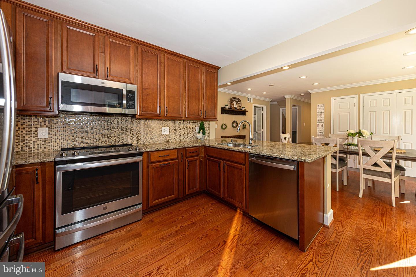 7304 MIZZEN PL, BURKE, Virginia 22015, 5 Bedrooms Bedrooms, ,3 BathroomsBathrooms,Residential,For sale,7304 MIZZEN PL,VAFX2246064 MLS # VAFX2246064