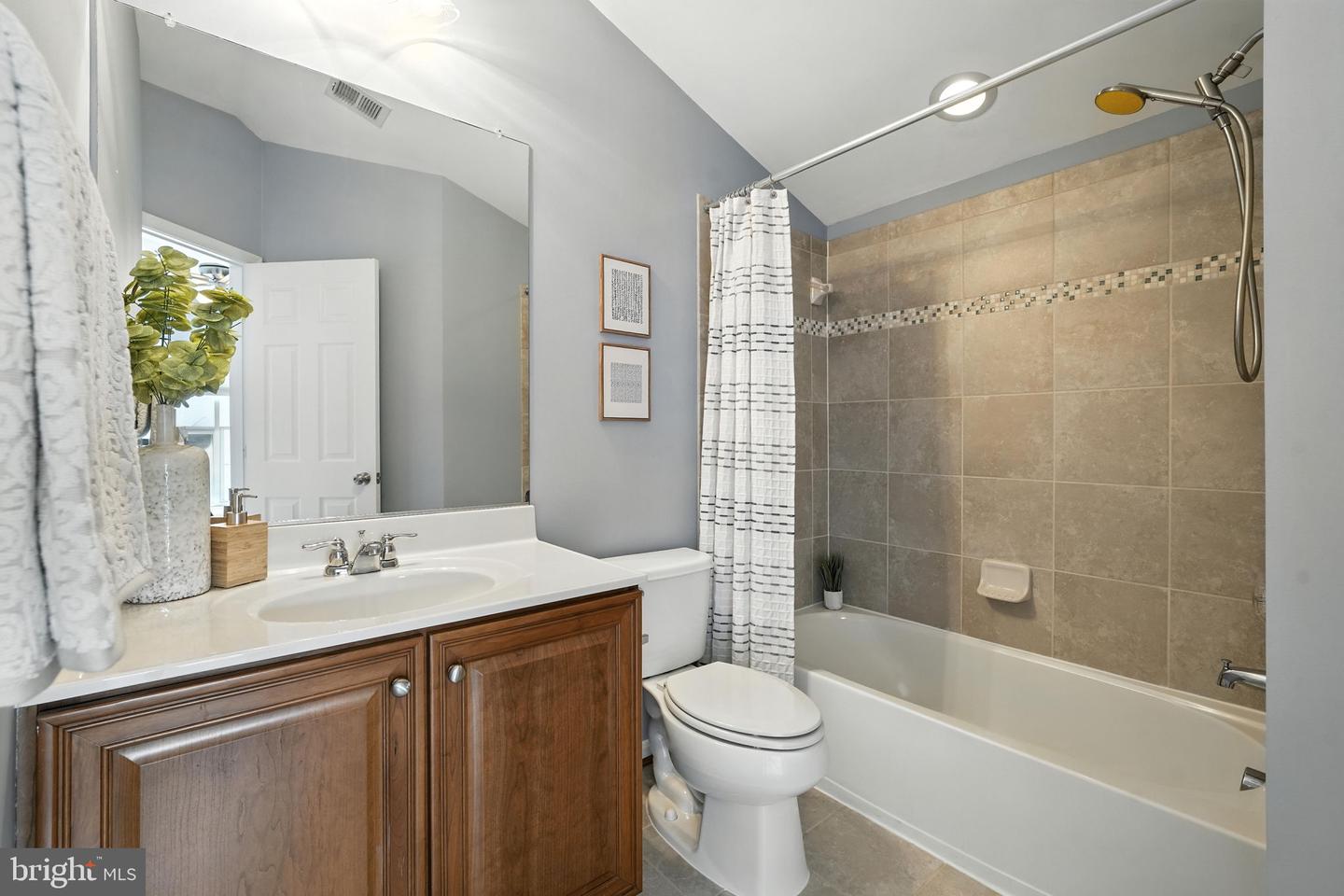 7604 JADE DR, GAINESVILLE, Virginia 20155, 5 Bedrooms Bedrooms, ,4 BathroomsBathrooms,Residential,For sale,7604 JADE DR,VAPW2096584 MLS # VAPW2096584