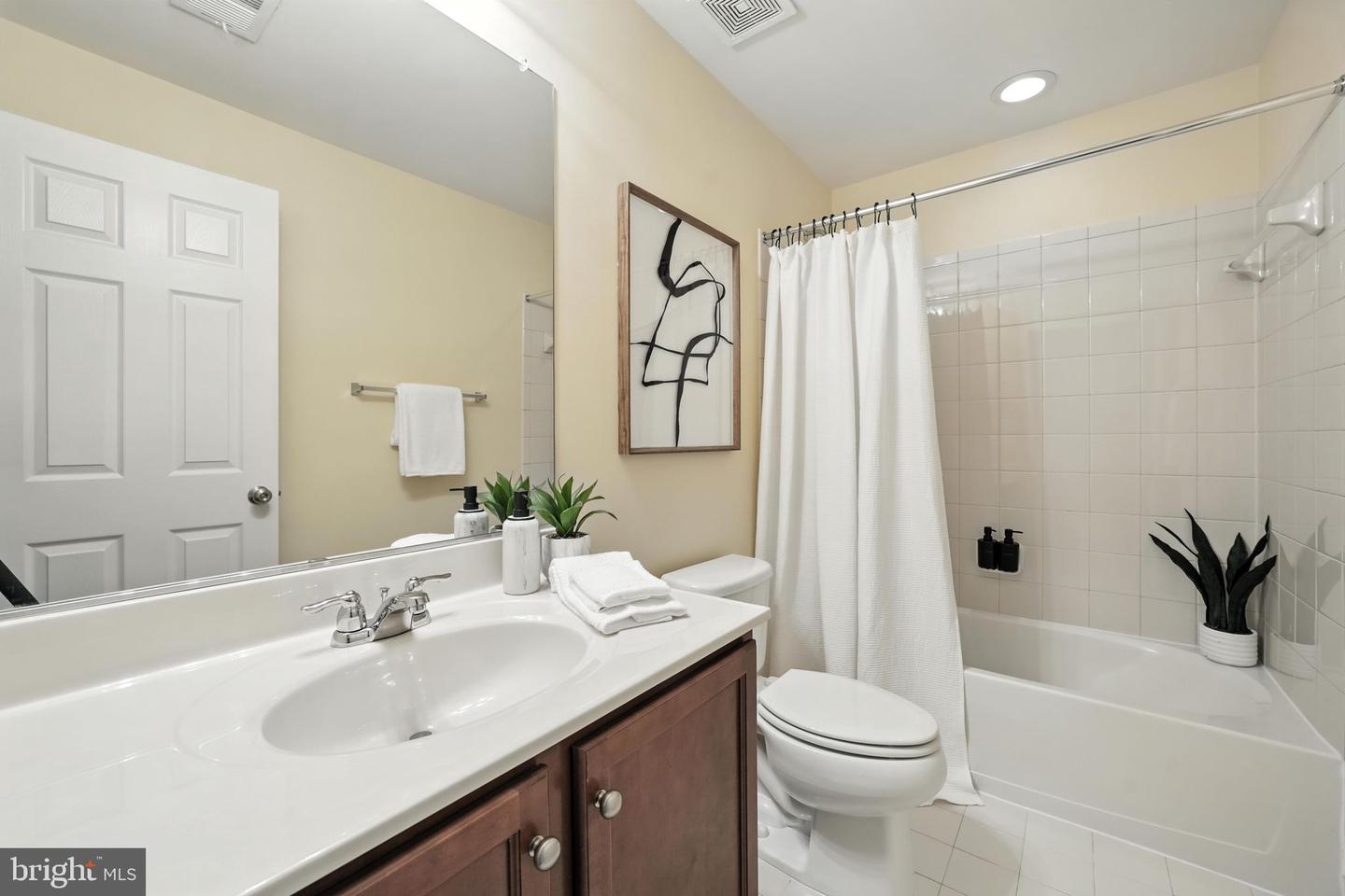 7604 JADE DR, GAINESVILLE, Virginia 20155, 5 Bedrooms Bedrooms, ,4 BathroomsBathrooms,Residential,For sale,7604 JADE DR,VAPW2096584 MLS # VAPW2096584