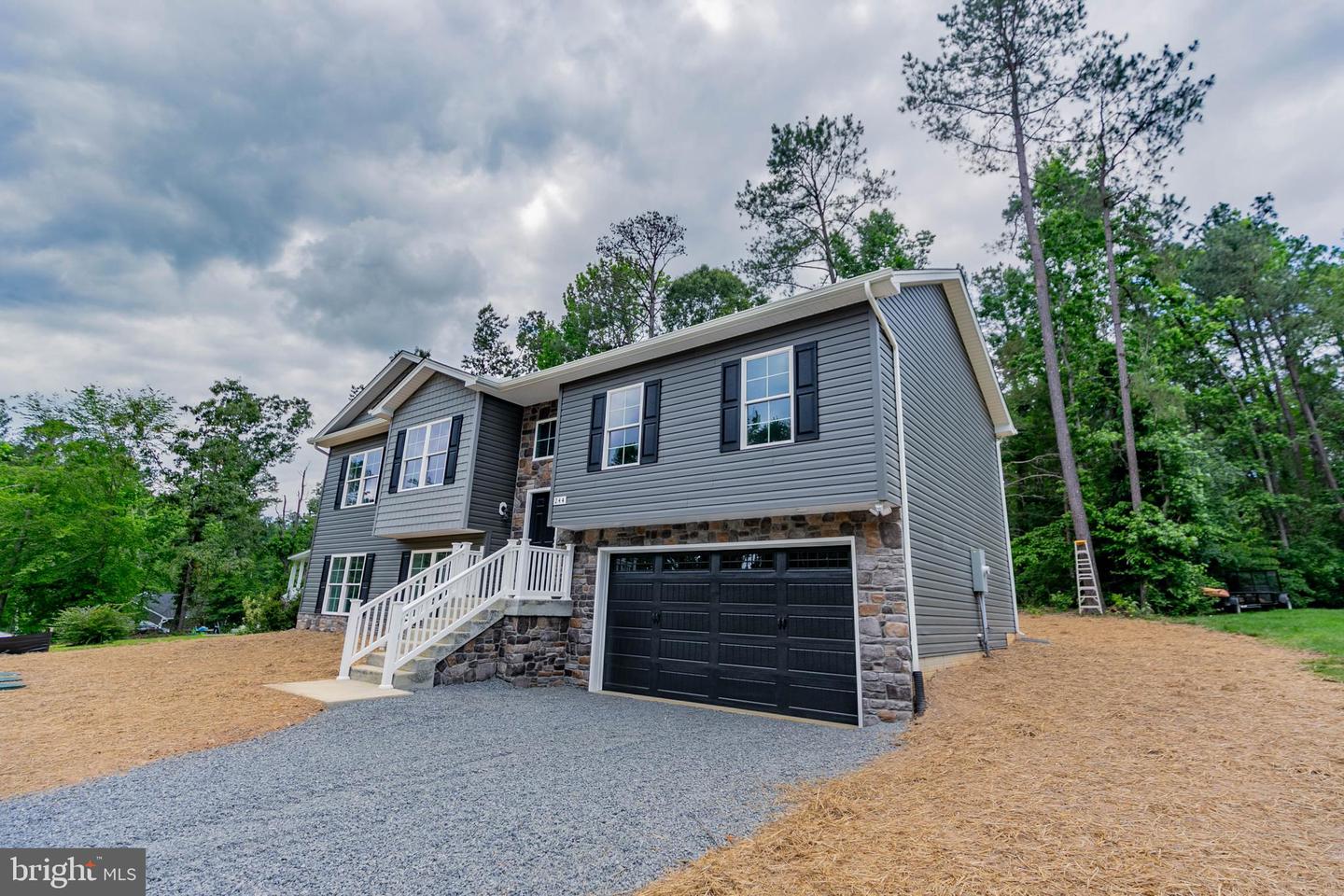 244 ADMIRAL DR, RUTHER GLEN, Virginia 22546, 4 Bedrooms Bedrooms, 8 Rooms Rooms,3 BathroomsBathrooms,Residential,For sale,244 ADMIRAL DR,VACV2008290 MLS # VACV2008290