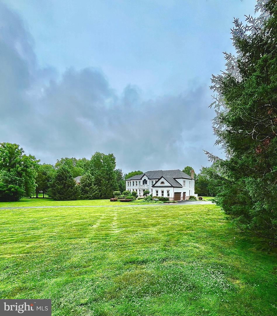 401 WALKER RD, GREAT FALLS, Virginia 22066, 4 Bedrooms Bedrooms, ,4 BathroomsBathrooms,Residential,For sale,401 WALKER RD,VAFX2252420 MLS # VAFX2252420