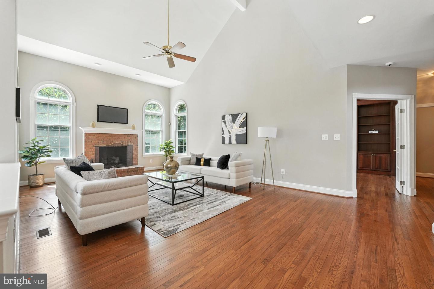 10505 DUNN MEADOW RD, VIENNA, Virginia 22182, 4 Bedrooms Bedrooms, ,3 BathroomsBathrooms,Residential,For sale,10505 DUNN MEADOW RD,VAFX2252574 MLS # VAFX2252574